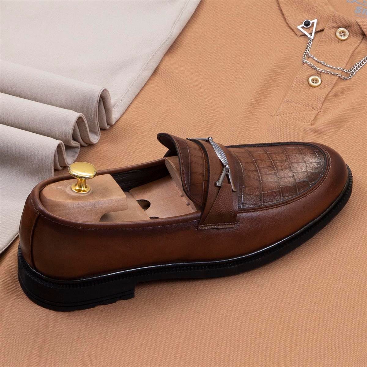 Taba Polo Yaka Tişört Pantolon Ayakkabı Kombin