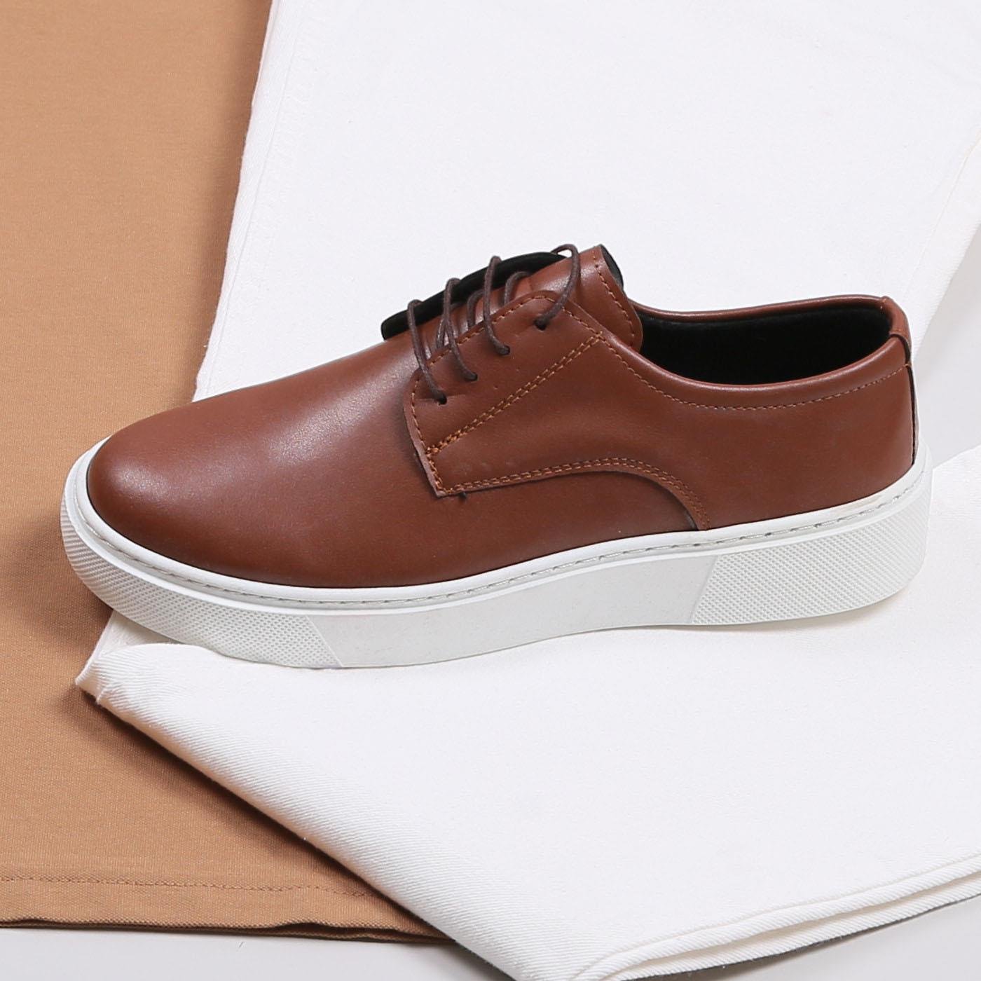 Taba Polo Yaka Tişört Pantolon Ayakkabı Kombin