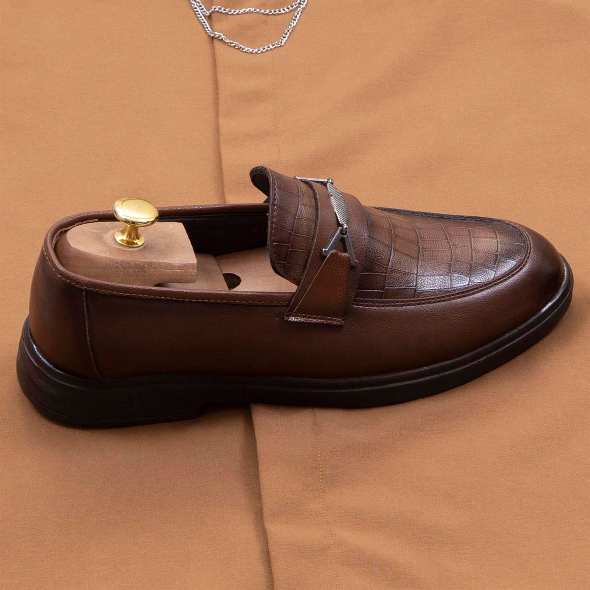 Tarçın Gömlek Pantolon Ayakkabı Kombin