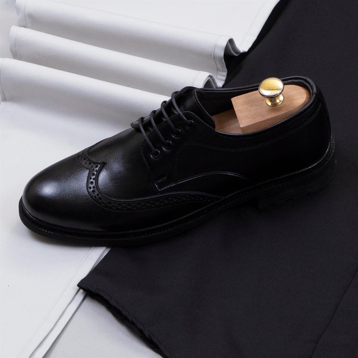 Taş Pantolon Siyah Gömlek Ayakkabı Kombin