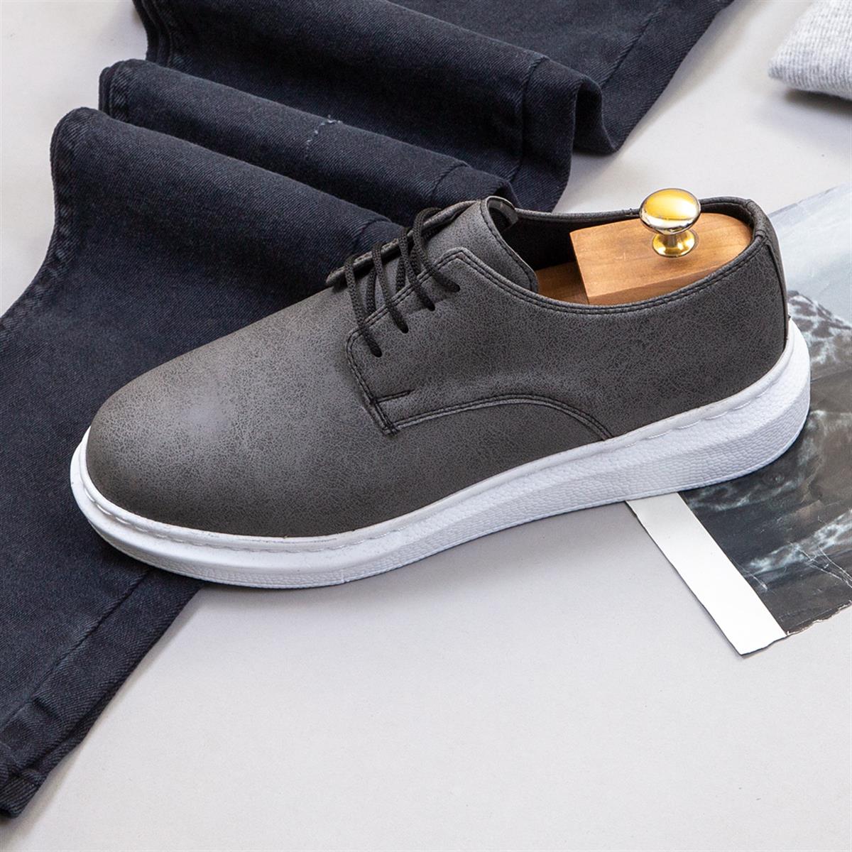 Taşlanmış Siyah Kot Ceket Tişört Pantolon Ayakkabı Kombin