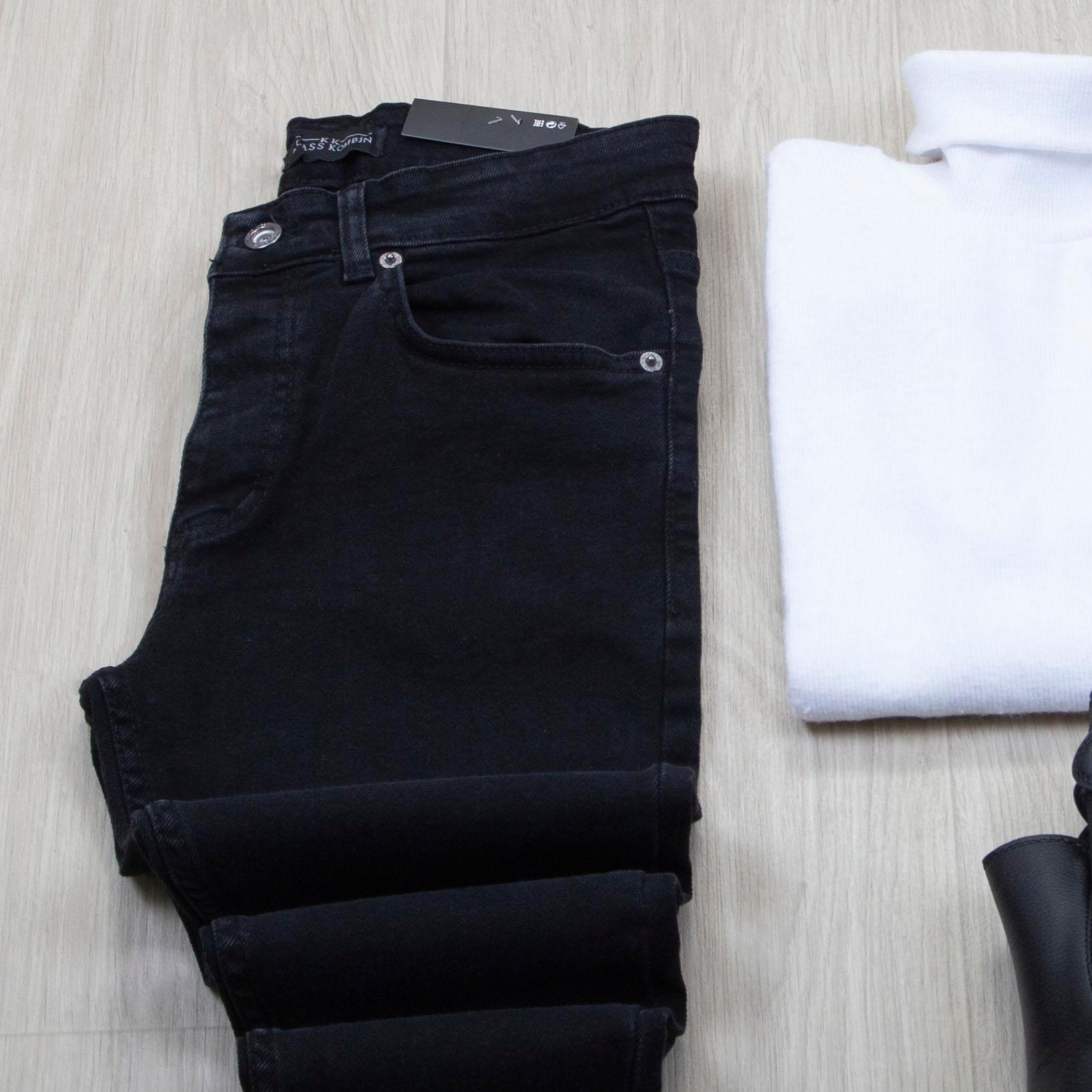 Taşlanmış Siyah Kürklü Kot Ceket Boğazlı Body Pantolon Bot Kombin