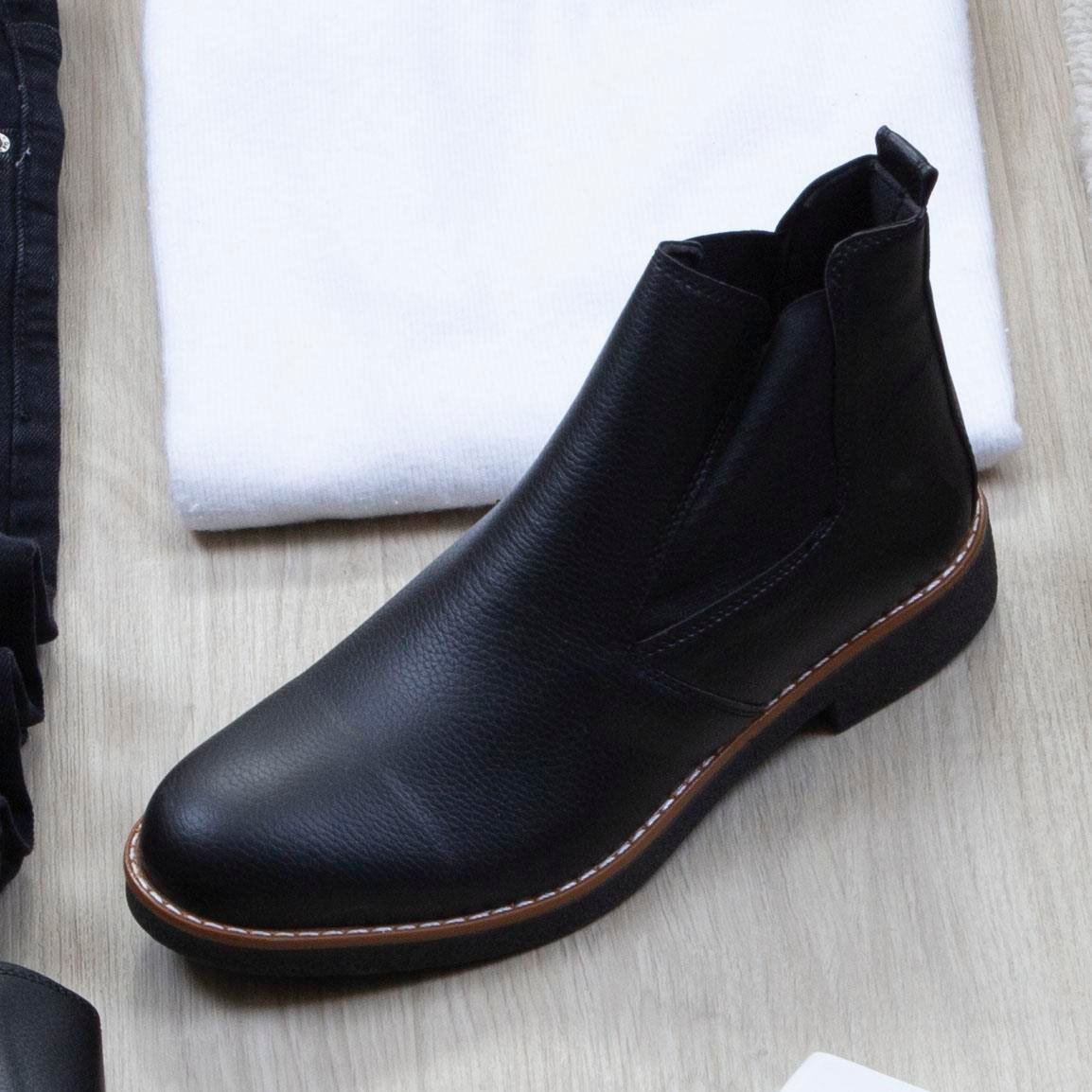 Taşlanmış Siyah Kürklü Kot Ceket Boğazlı Body Pantolon Bot Kombin