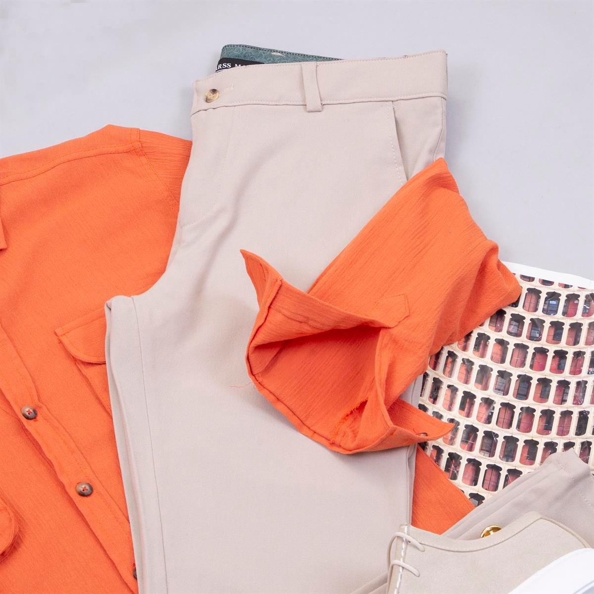 Turuncu Spor Gömlek Pantolon Ayakkabı Kombin