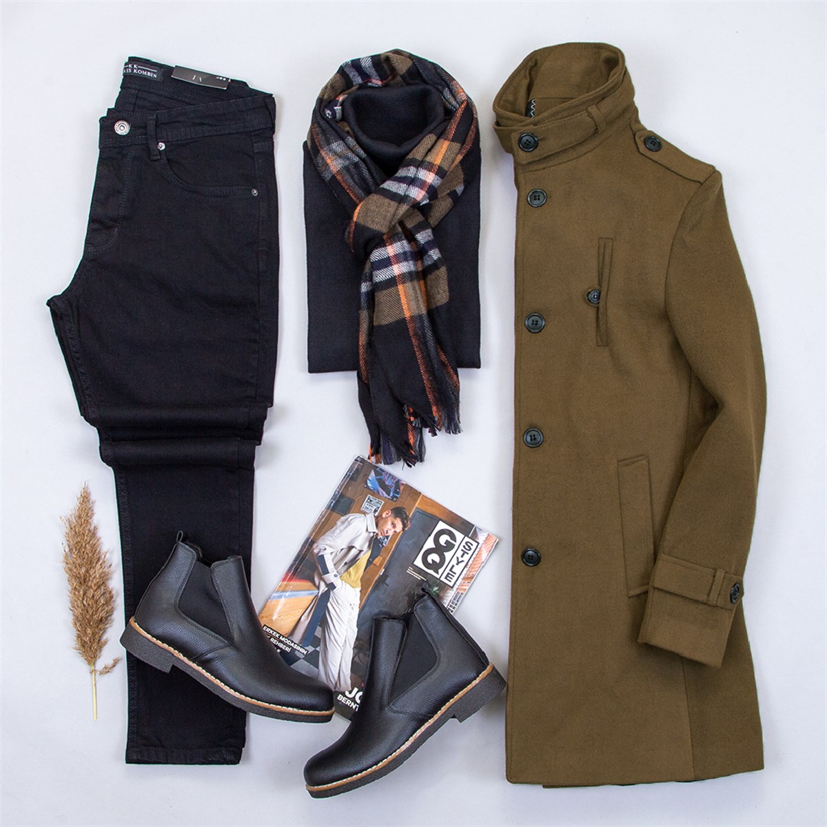 Uzun Düğmeli Kaşe Kaban Boğazlı Kazak Pantolon Bot Kombin