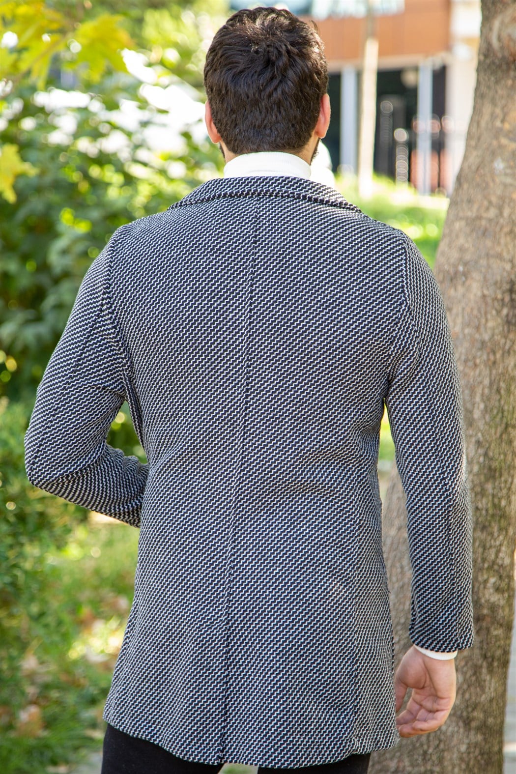 Uzun kaşe beyaz çizgisel desenli füme ceket