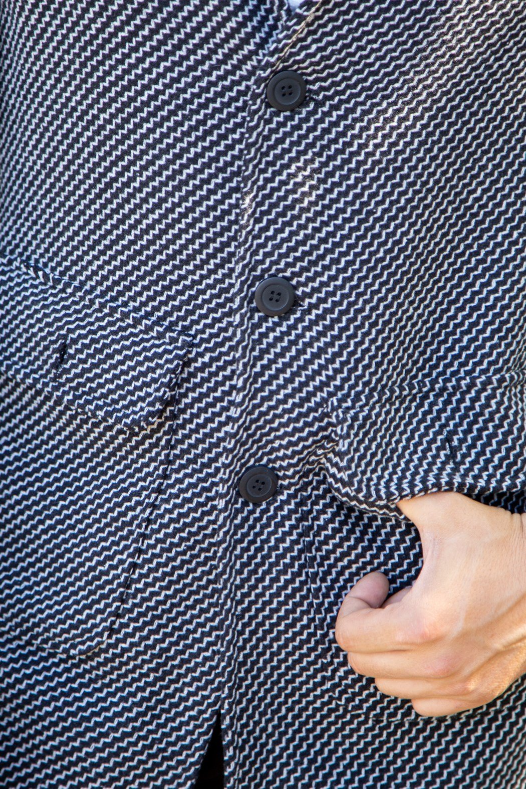 Uzun kaşe beyaz çizgisel desenli füme ceket