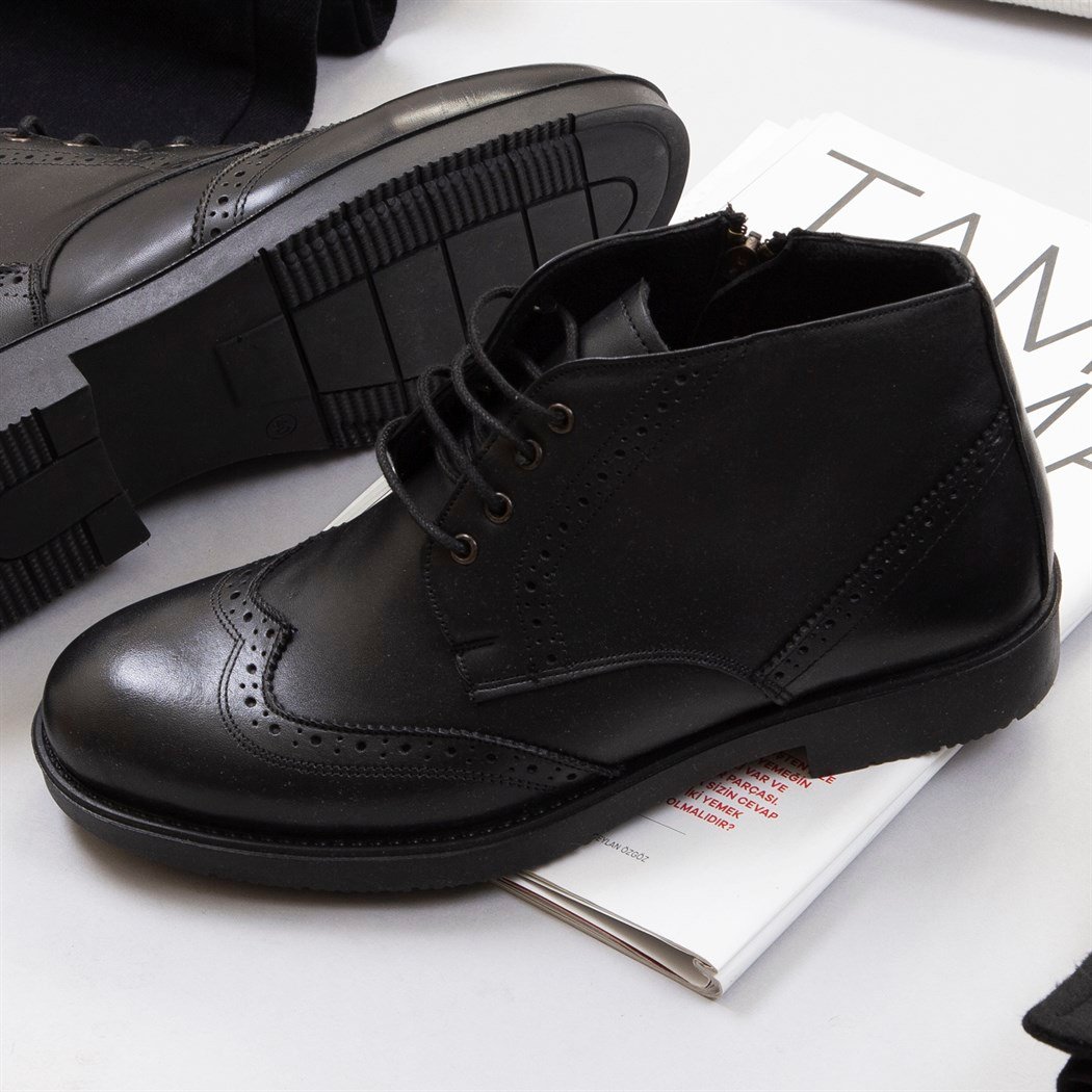 Uzun Siyah Kaşe Kaban Boğazlı Kazak Pantolon Bot Kombin