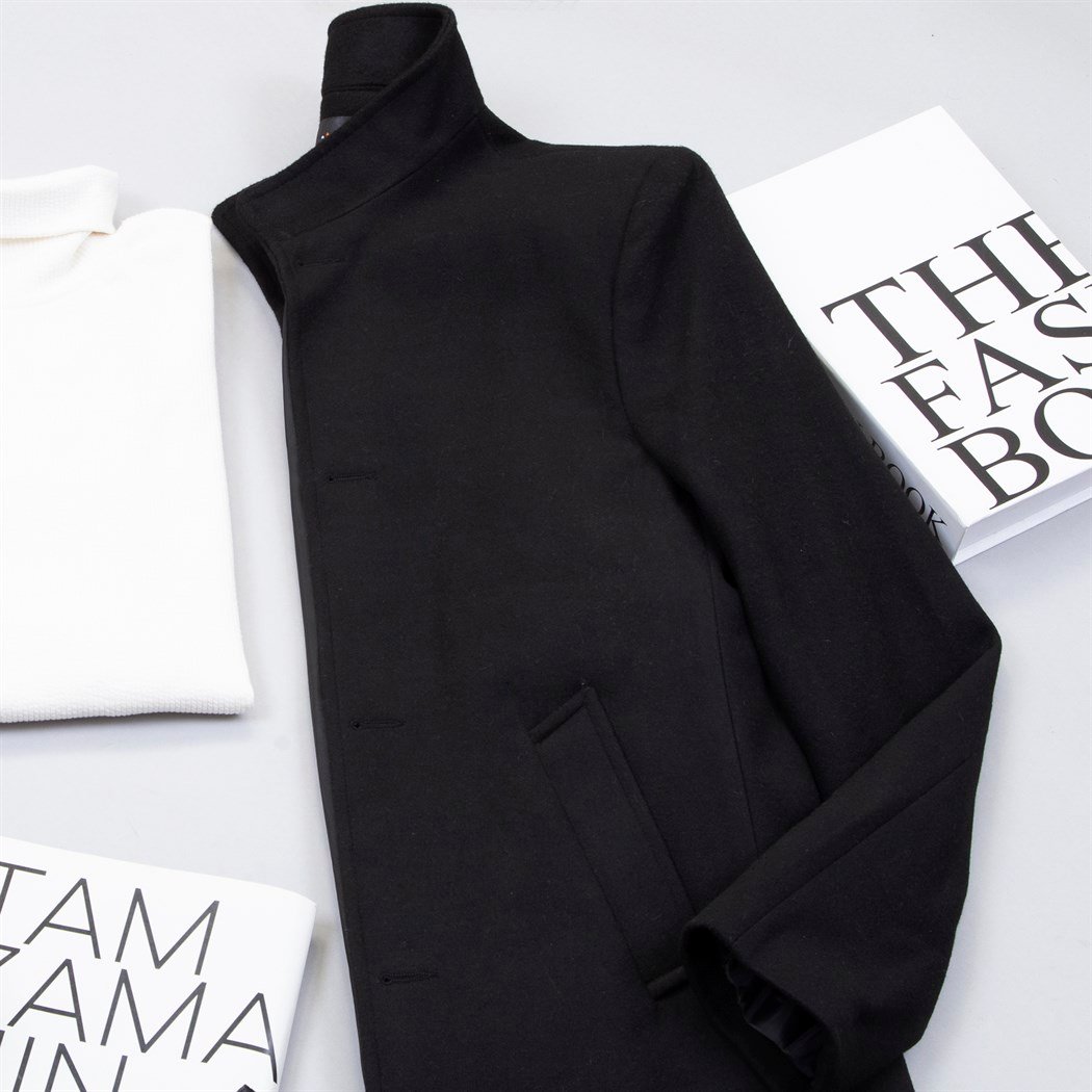 Uzun Siyah Kaşe Kaban Boğazlı Kazak Pantolon Bot Kombin