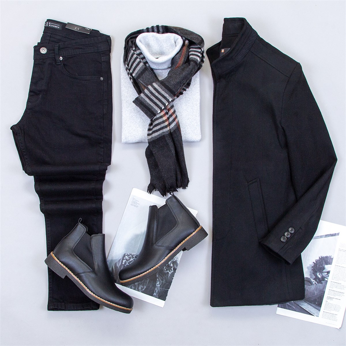 Uzun Siyah Kaşe Kaban Boğazlı Kazak Pantolon Bot Kombin