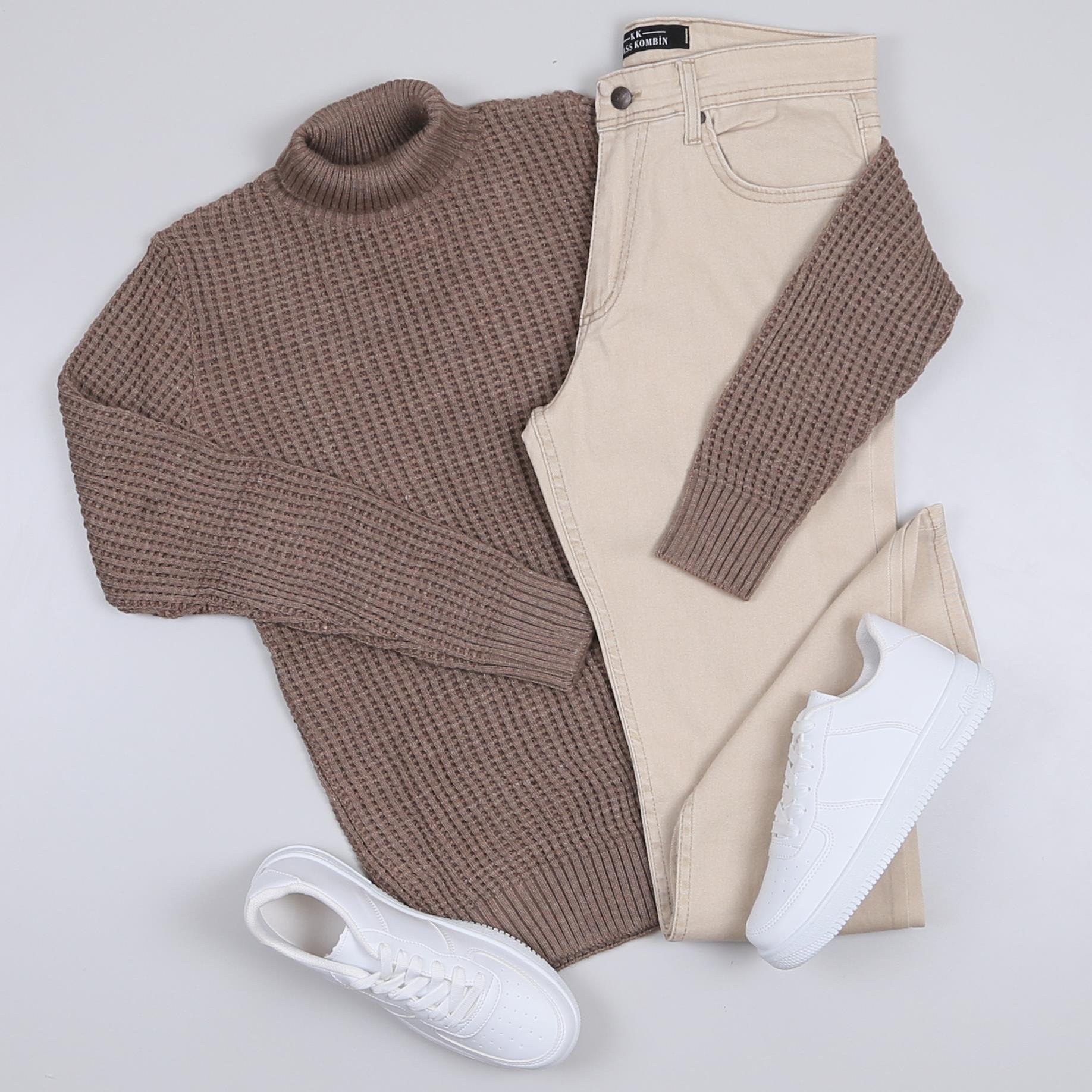 Vizon Boğazlı Kazak Kot Pantolon Ayakkabı Kombini