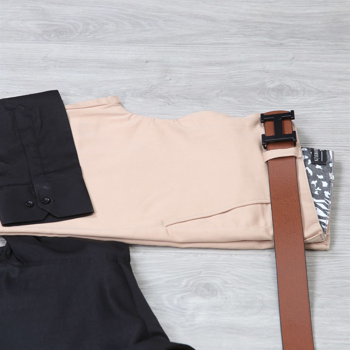 Vizon Kumaş Siyah Gömlek  Ayakkabı Kombini