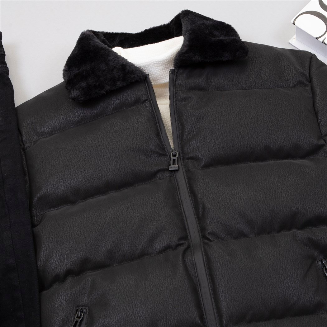 Yakası Kürklü Siyah Şişme Mont Kazak Pantolon Bot Kombin