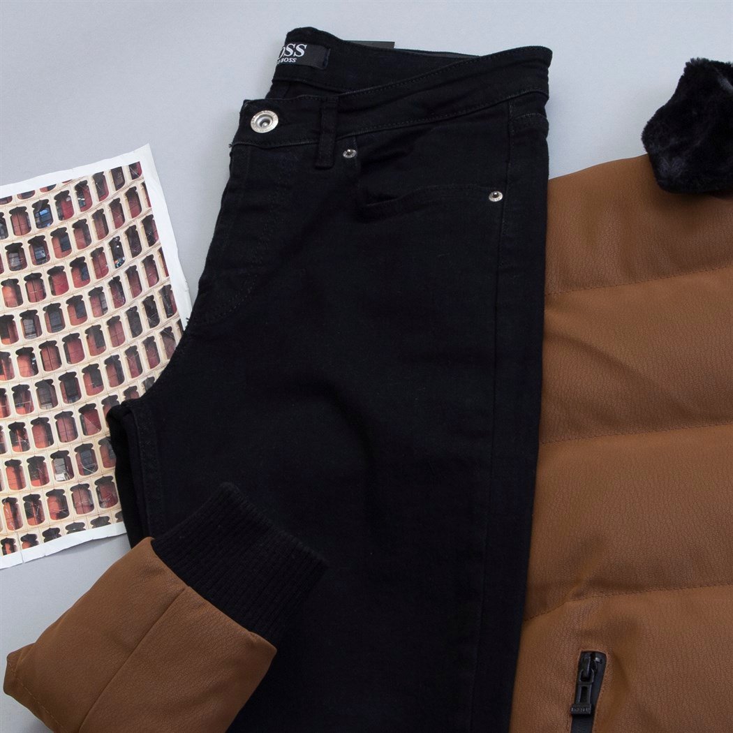 Yakası Kürklü Taba Şişme Mont Kazak Pantolon Ayakkabı Kombin