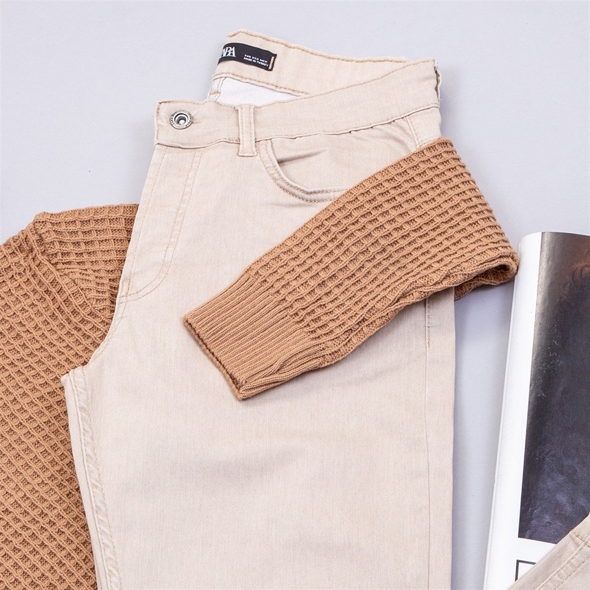 Yavru Ağzı Boğazlı Triko Kazak Pantolon Ayakkabı Kombin