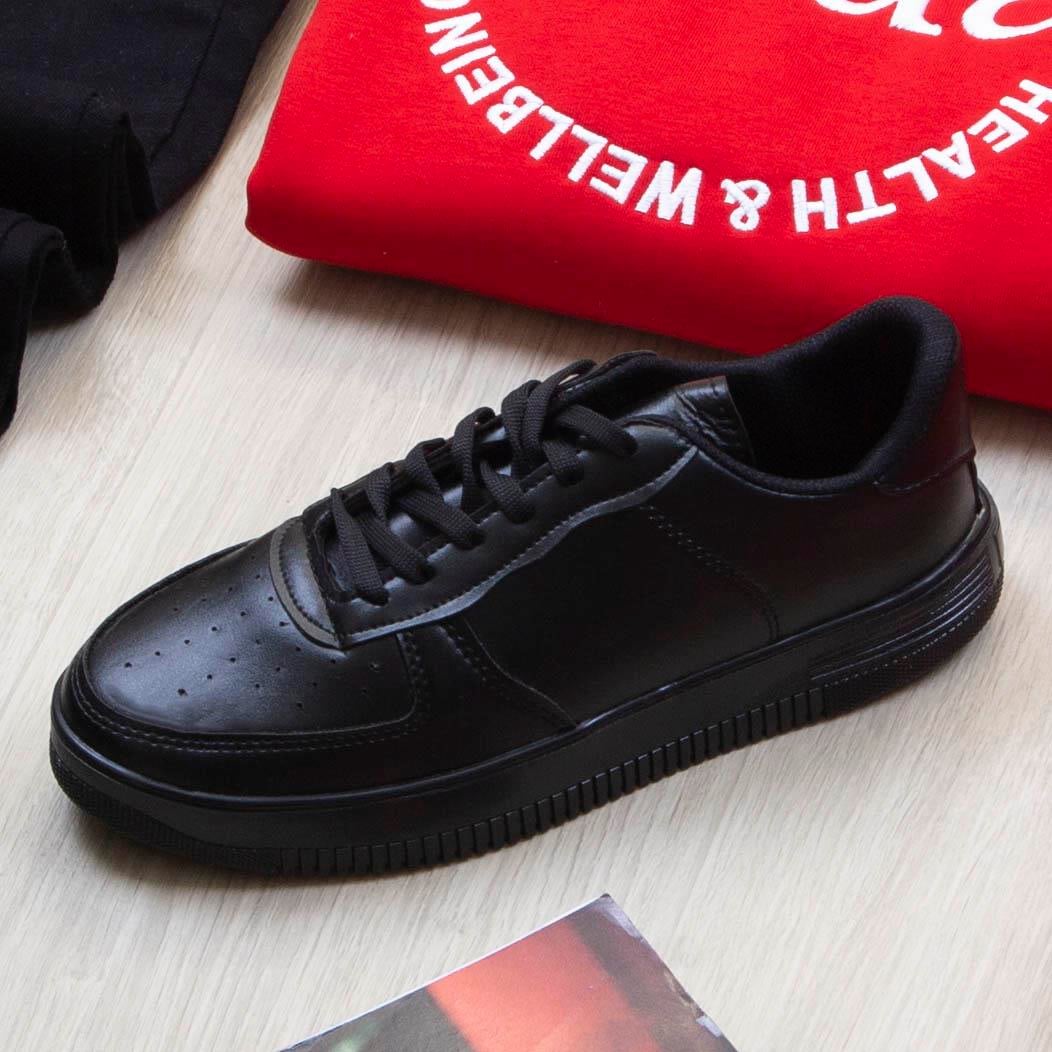 Yazı Detaylı Kırmızı Sweat Pantolon Ayakkabı Kombin