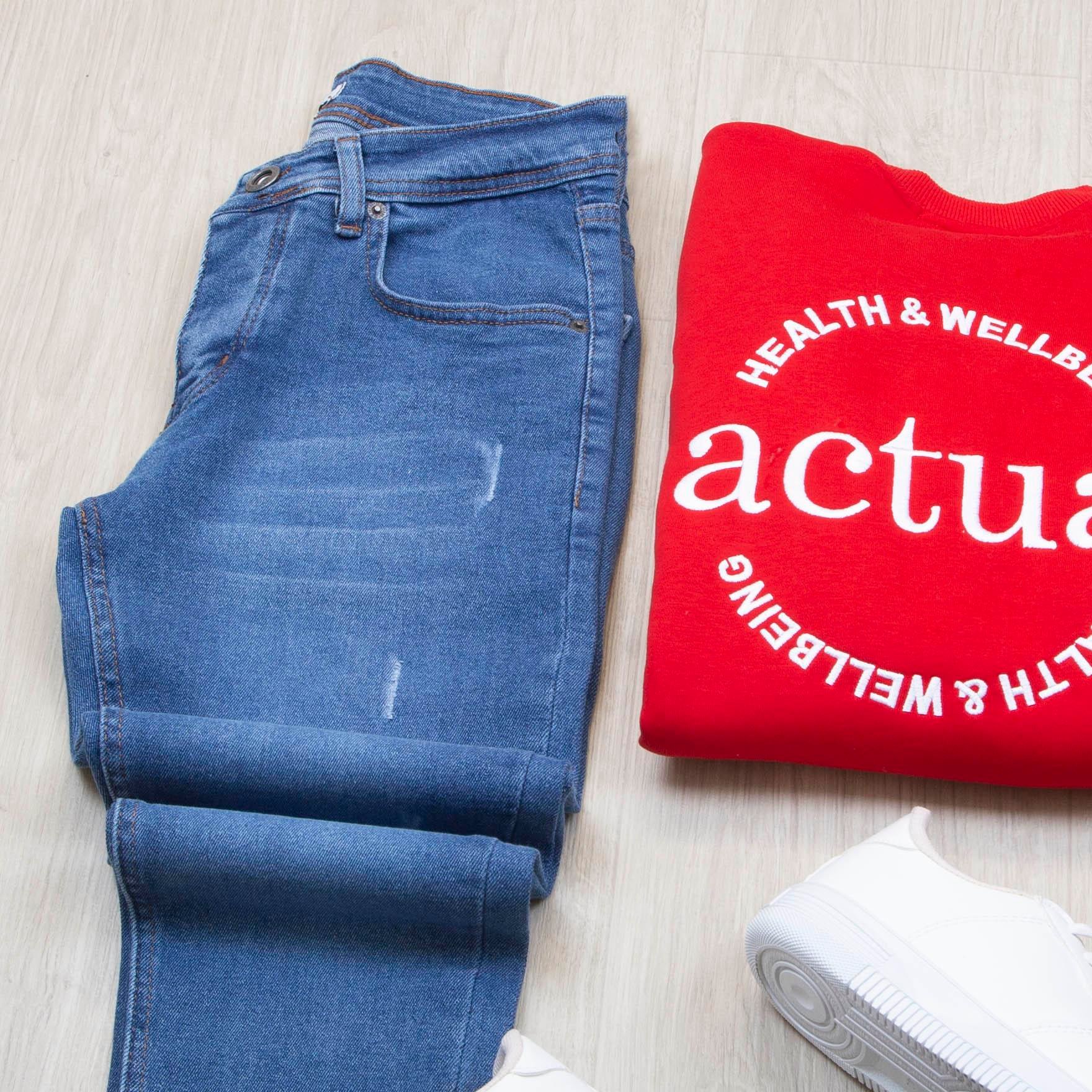 Yazı Detaylı Kırmızı Sweat Pantolon Ayakkabı Kombin