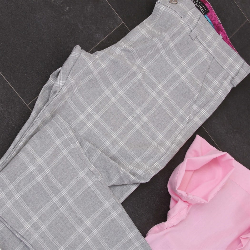 Yeni Sezon Pembe Gömlek Kumaş Pantolon Beyaz Spor Ayakkabı Kombini