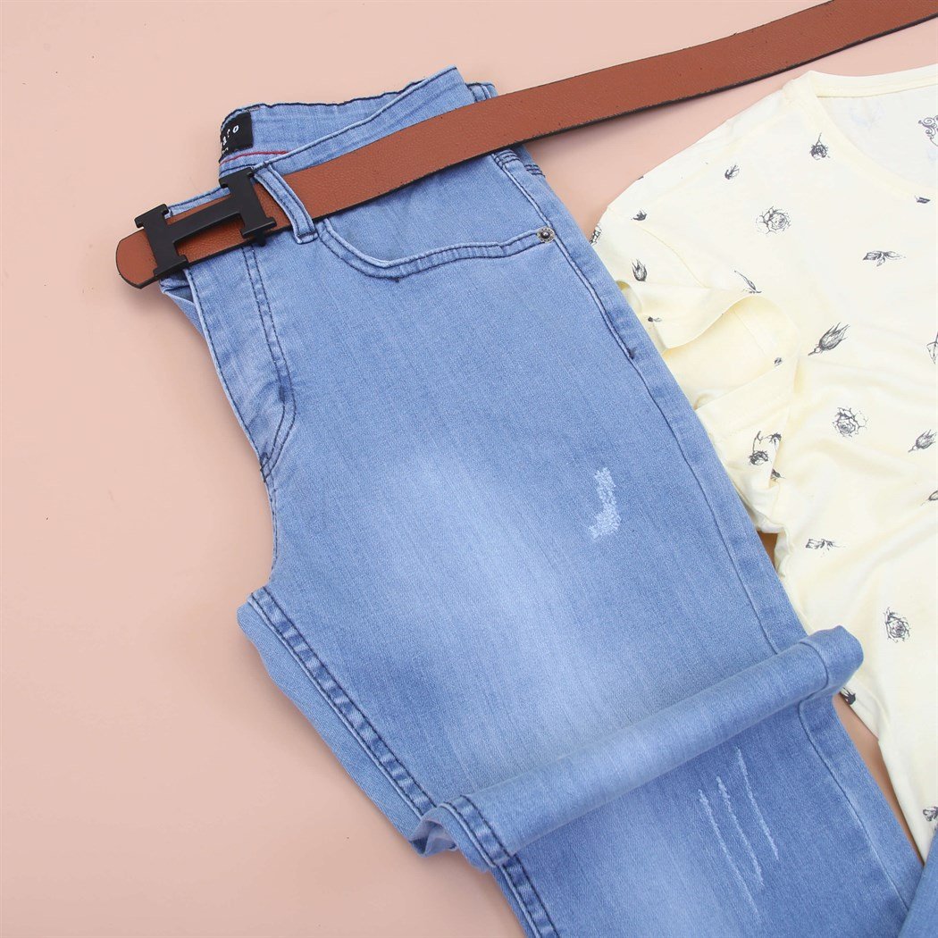 Yeni Sezon T-Shirt Kot Pantolon Spor Ayakkabı Kombini 