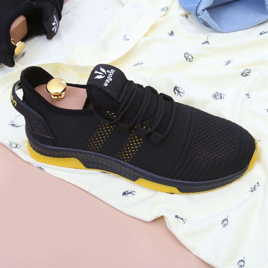 Yeni Sezon T-Shirt Kot Pantolon Spor Ayakkabı Kombini 