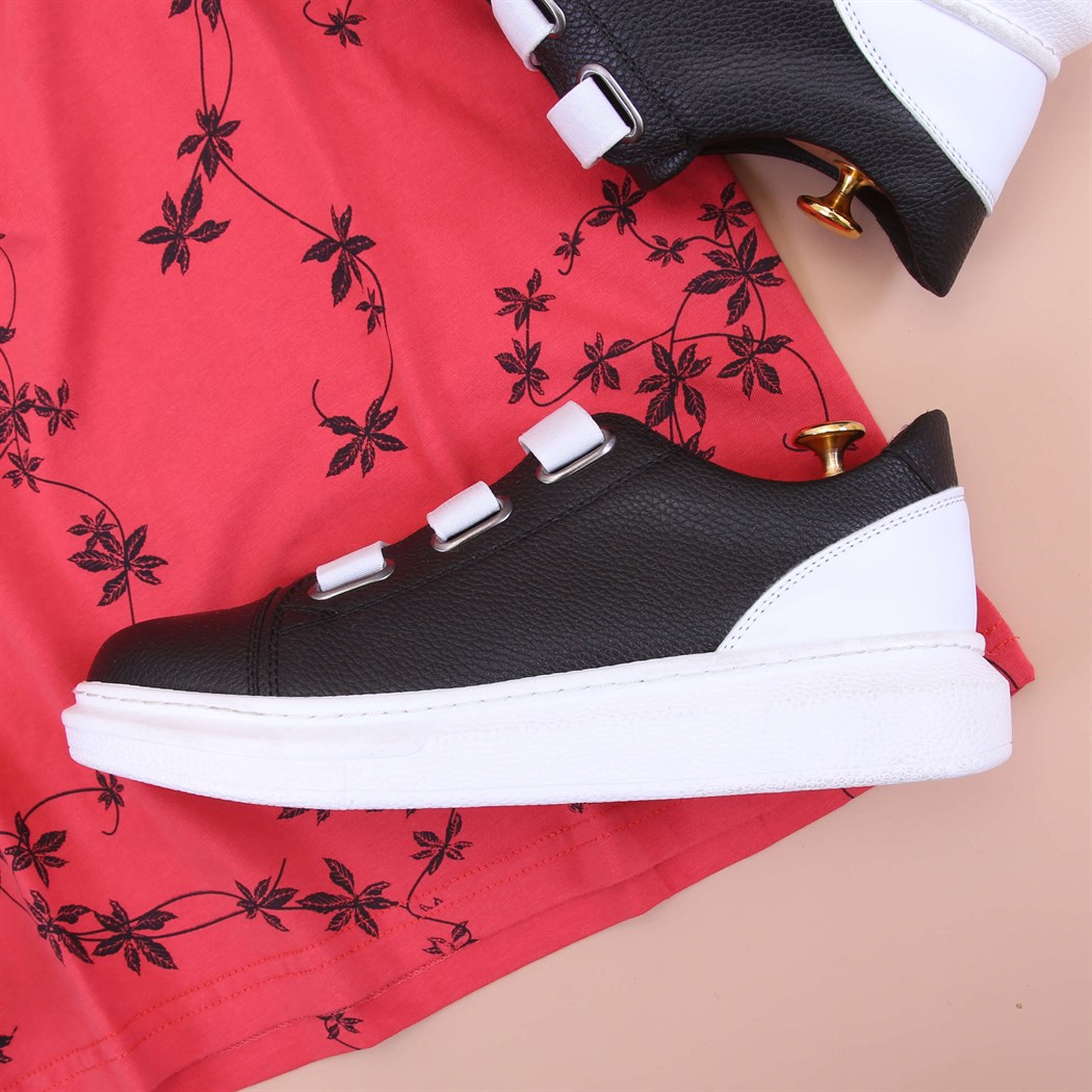 Yeni Sezon T-Shirt Kot Pantolon Spor Ayakkabı Kombini 