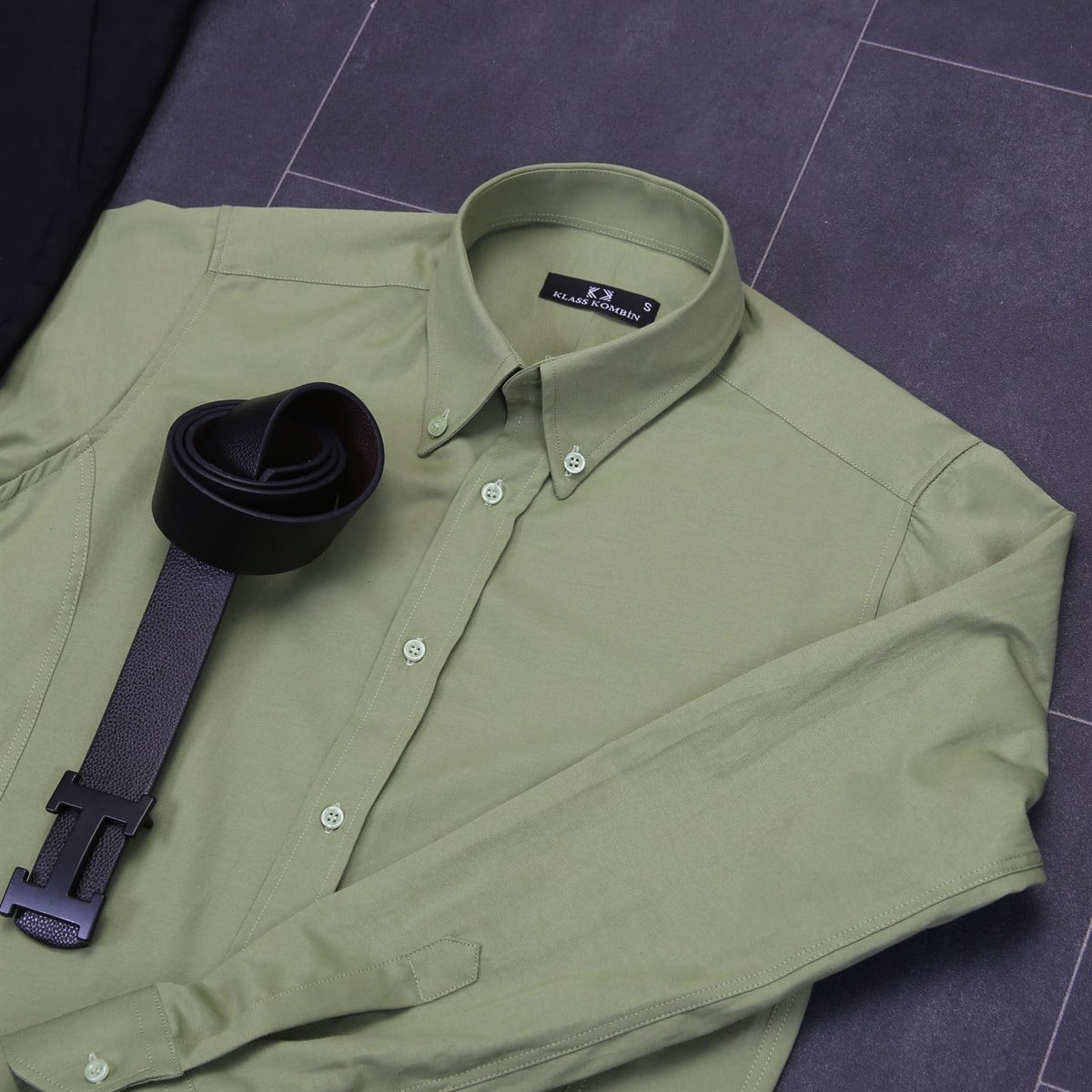 Yeşil  Gömlek Siyah Pantolon Siyah Ayakkabı Kombini