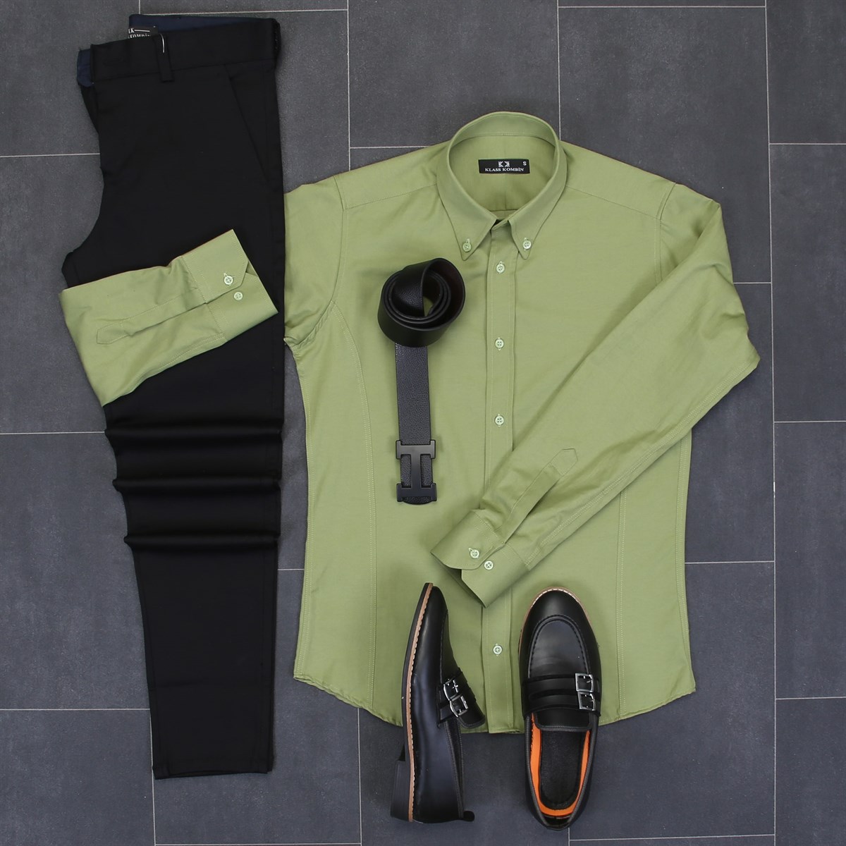 Yeşil  Gömlek Siyah Pantolon Siyah Ayakkabı Kombini