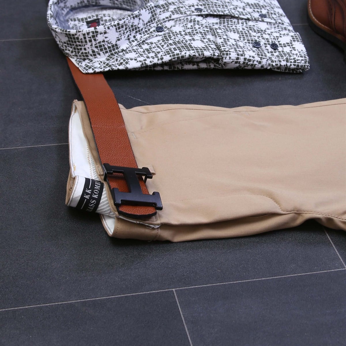 Yeşil Blazer Ceket Kum Pantolon Gömlek Ayakkabı Kombini