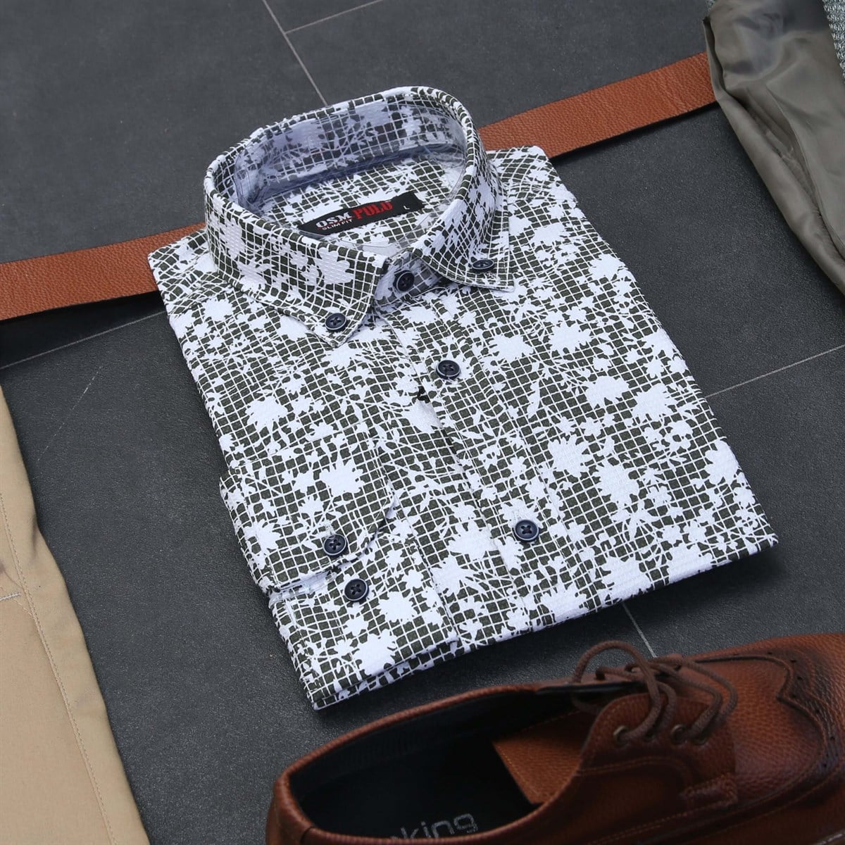 Yeşil Blazer Ceket Kum Pantolon Gömlek Ayakkabı Kombini