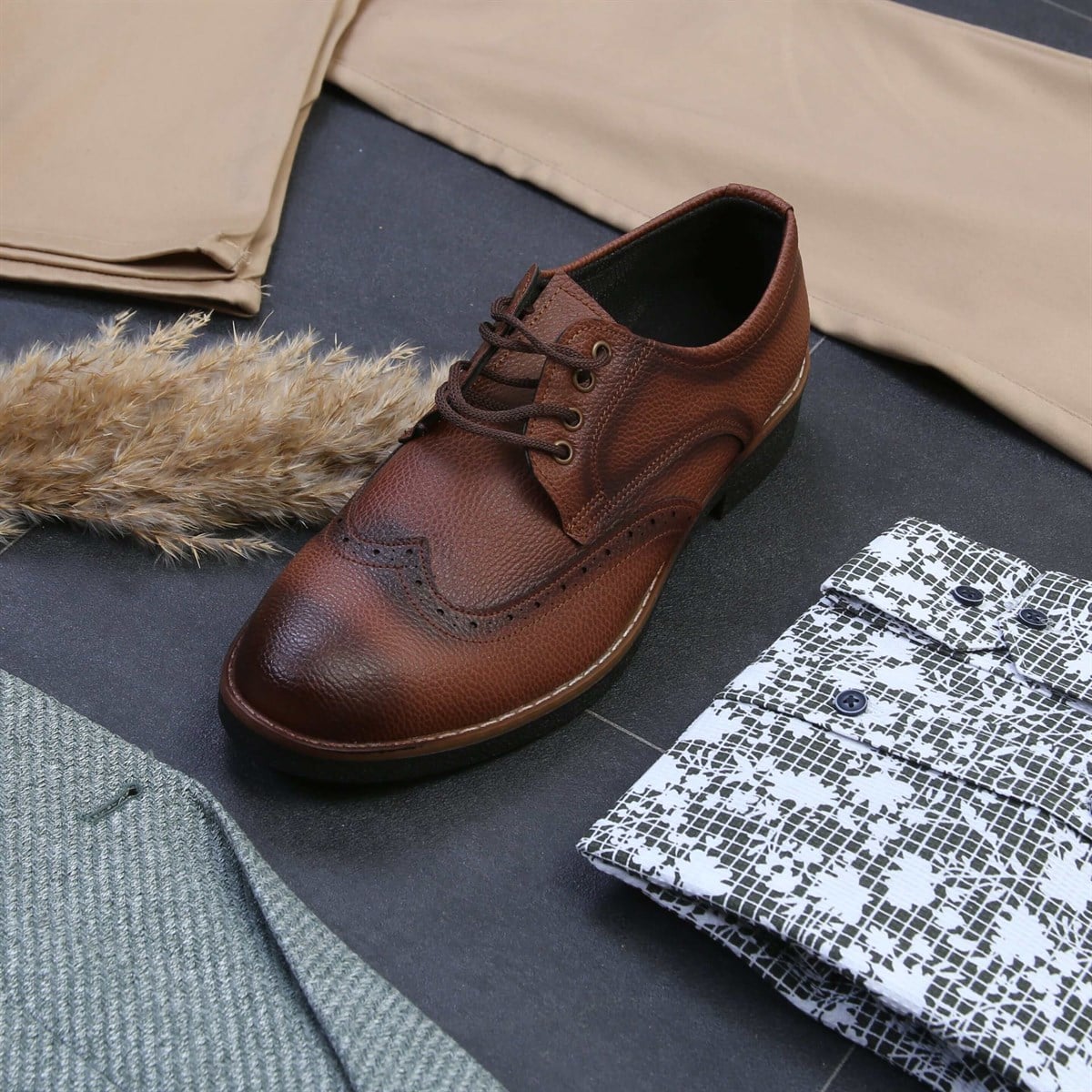 Yeşil Blazer Ceket Kum Pantolon Gömlek Ayakkabı Kombini