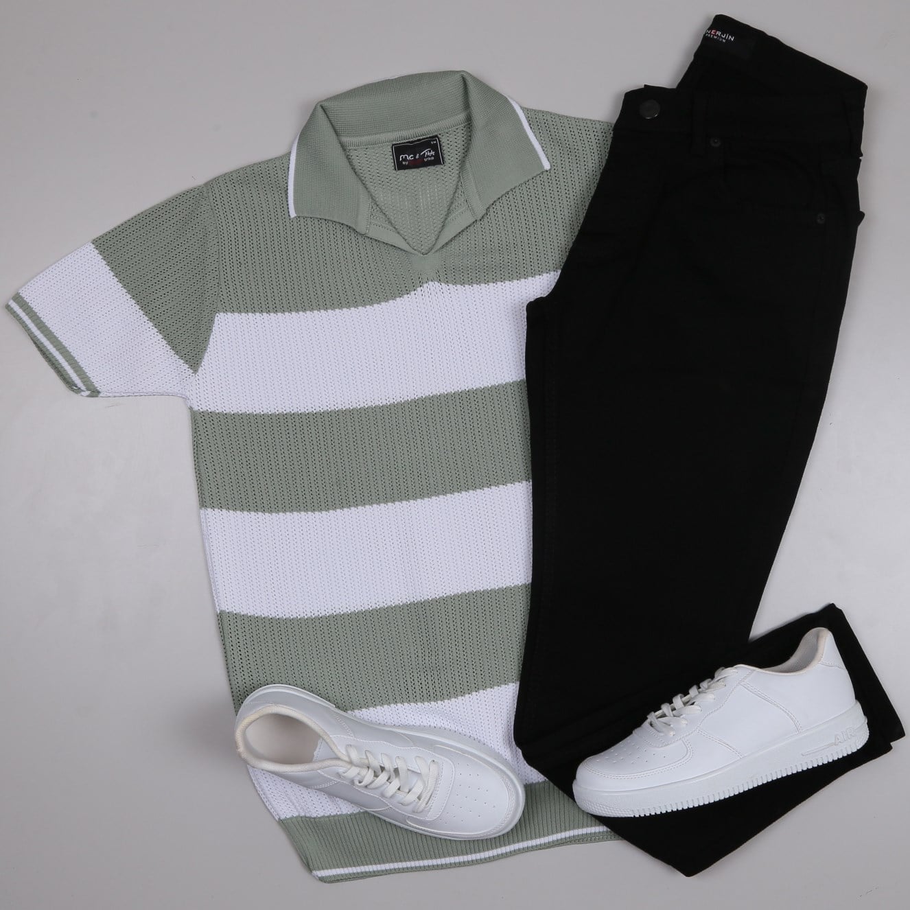 yeşil çizgili Triko Polo Yaka Tişört siyah kot  pantolon  ayakkabı Kombin