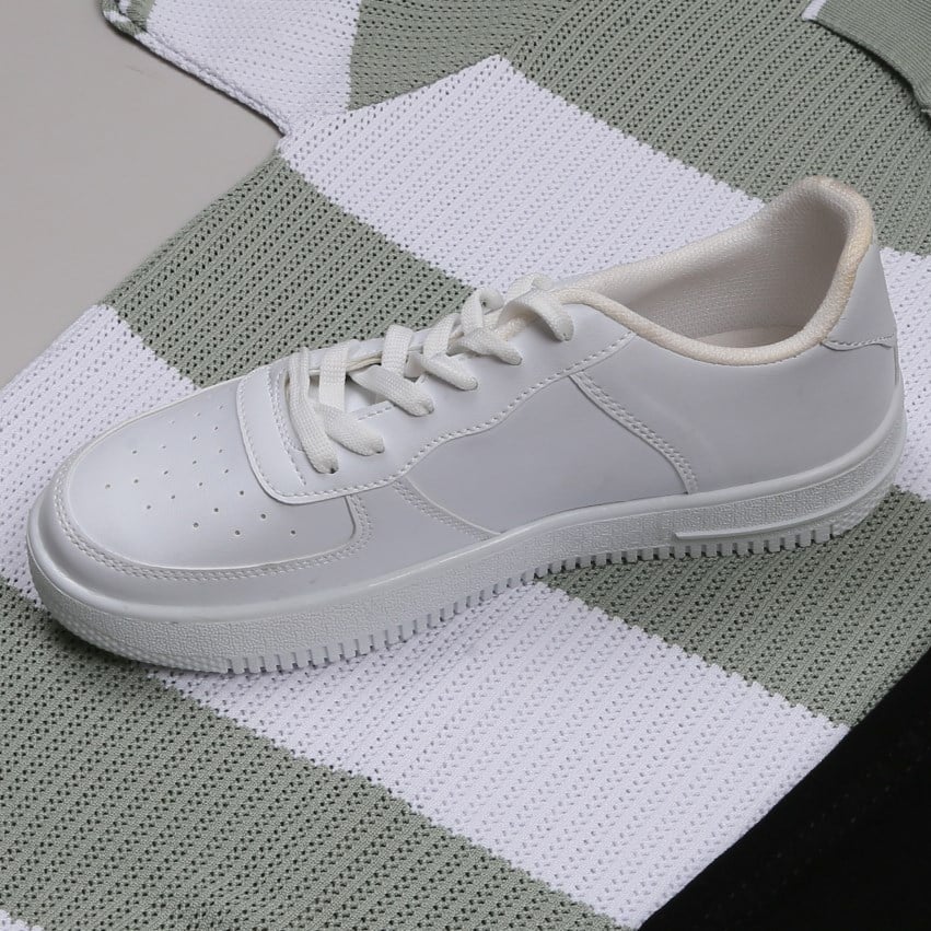 yeşil çizgili Triko Polo Yaka Tişört siyah kot  pantolon  ayakkabı Kombin