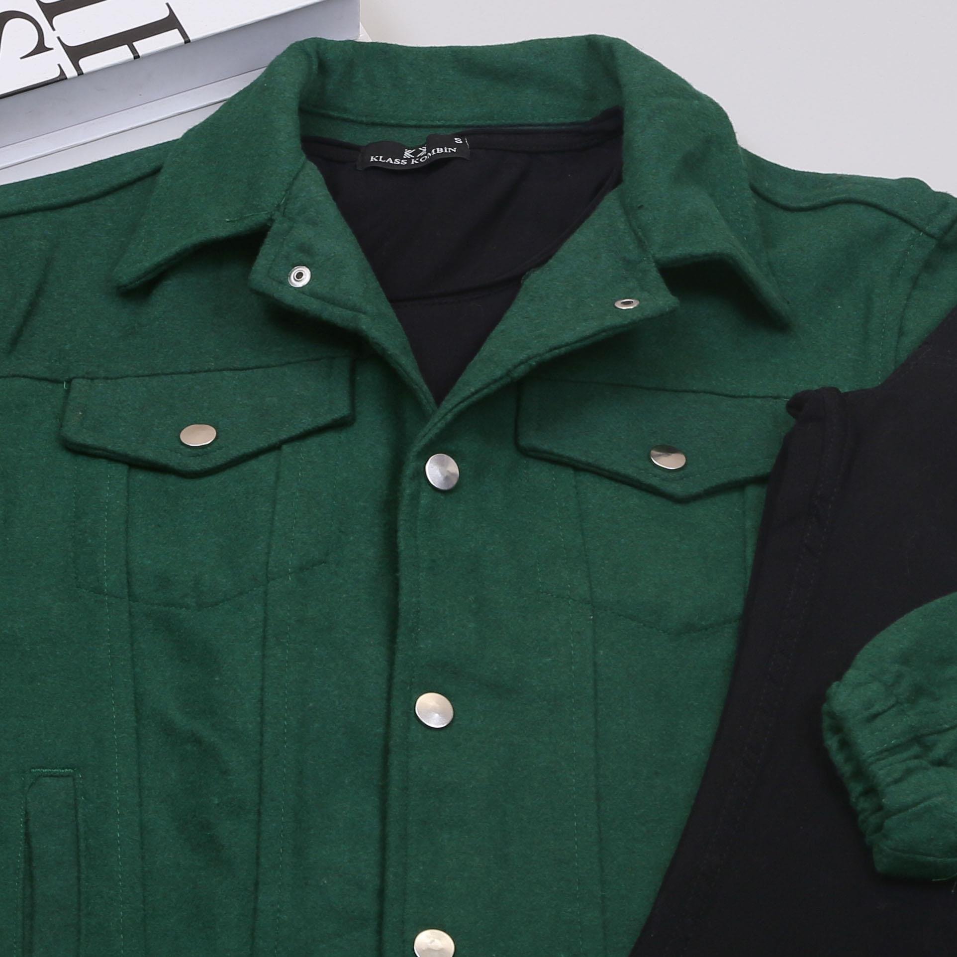 Yeşil Kaşe Ceket Tişört Pantolon Ayakkabı Kombin