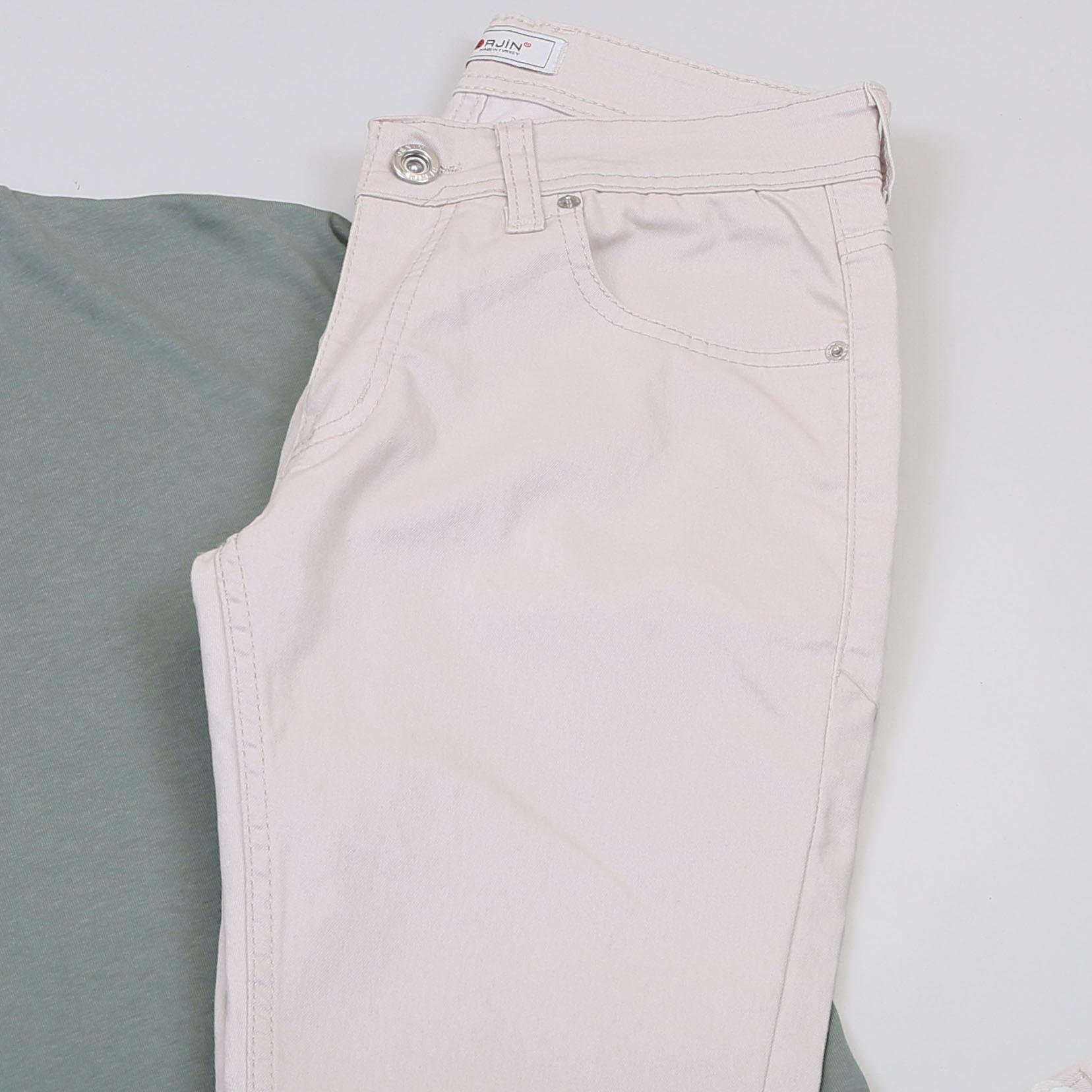 Yeşil Oversize Tişört Pantolon Ayakkabı Kombin