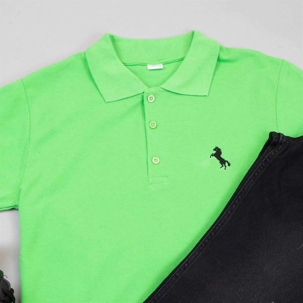 Yeşil Polo Yaka Tişört Pantolon Ayakkabı Kombin