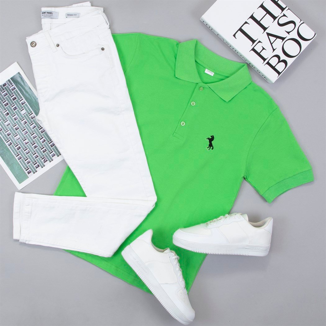 Yeşil Polo Yaka Tişört Pantolon Ayakkabı Kombin