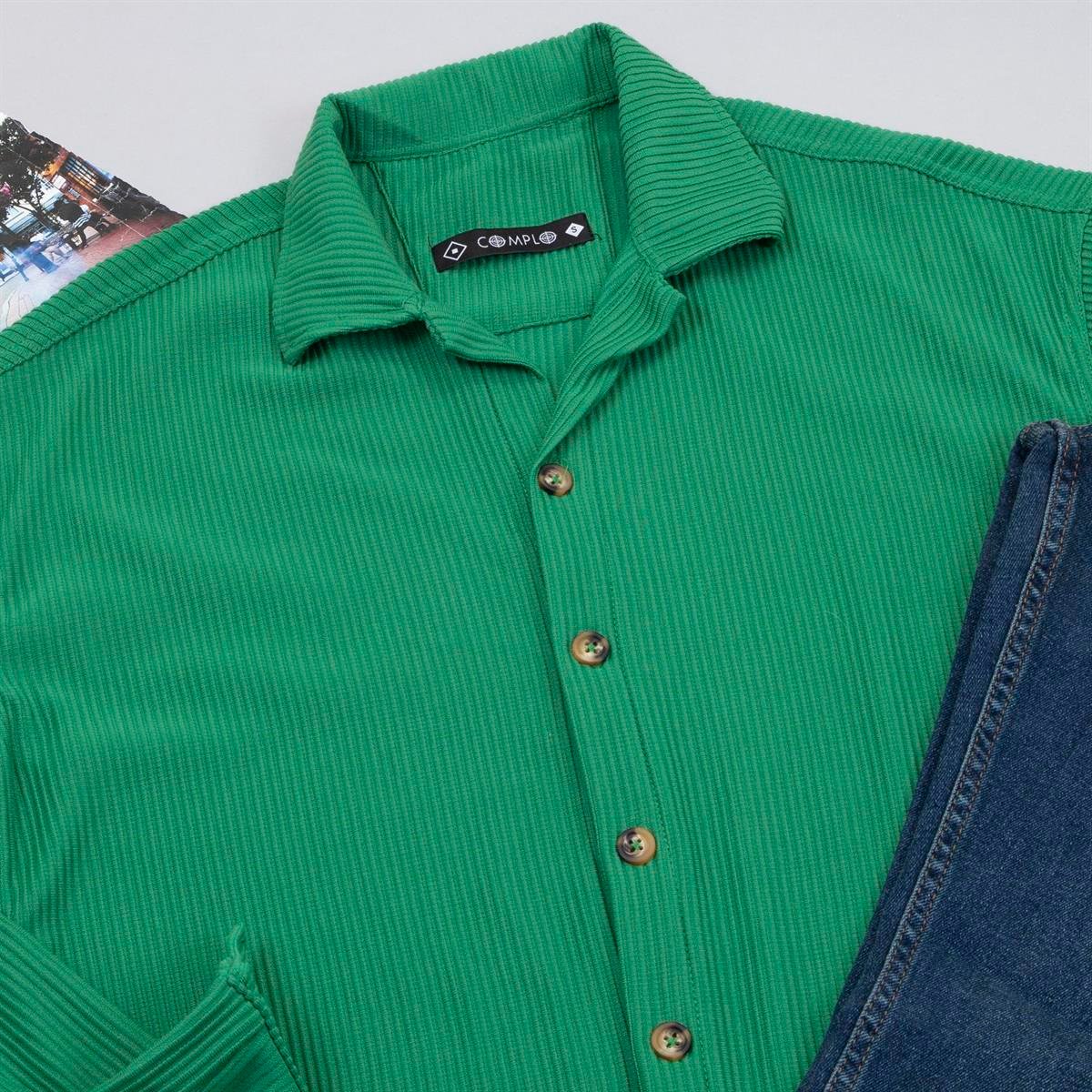 Yeşil Spor Gömlek Pantolon Ayakkabı Kombin