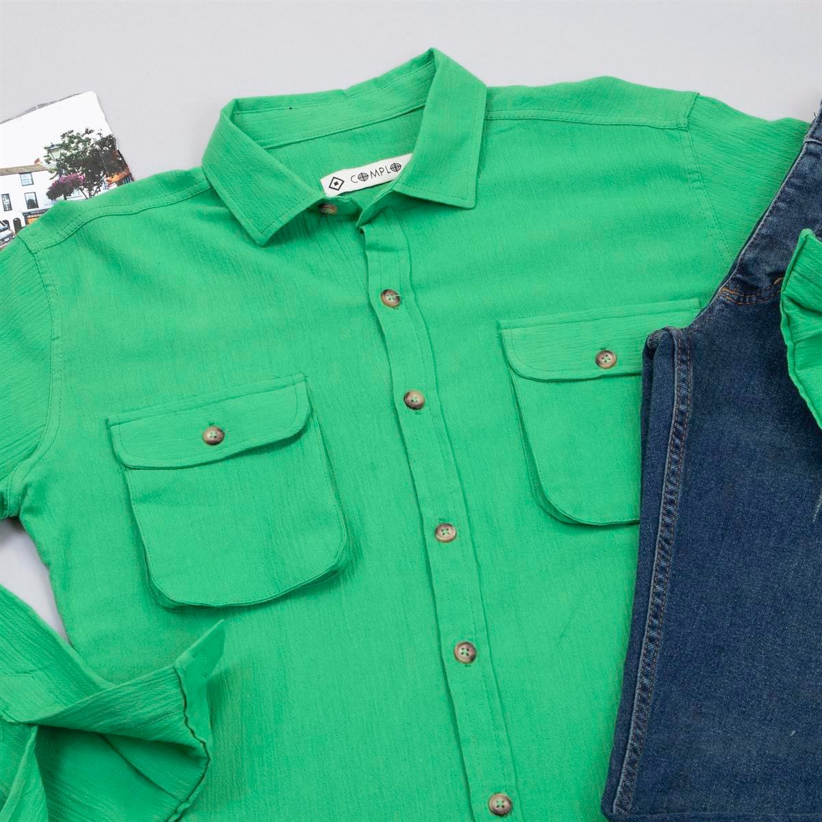 Yeşil Spor Gömlek Pantolon Ayakkabı Kombin