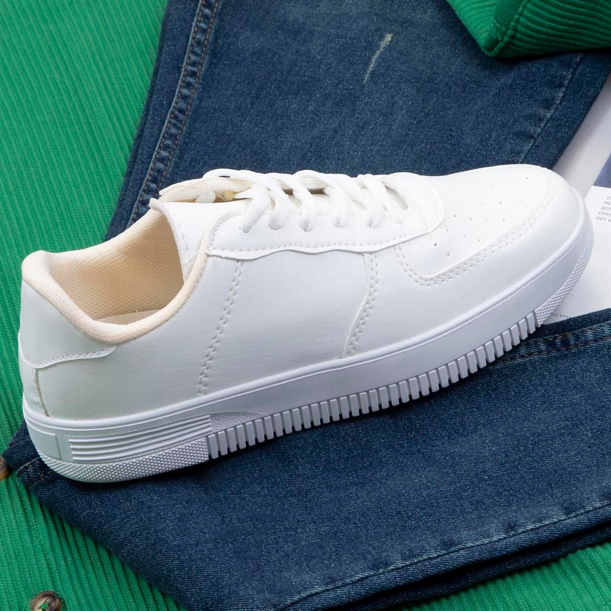 Yeşil Spor Gömlek Pantolon Ayakkabı Kombin