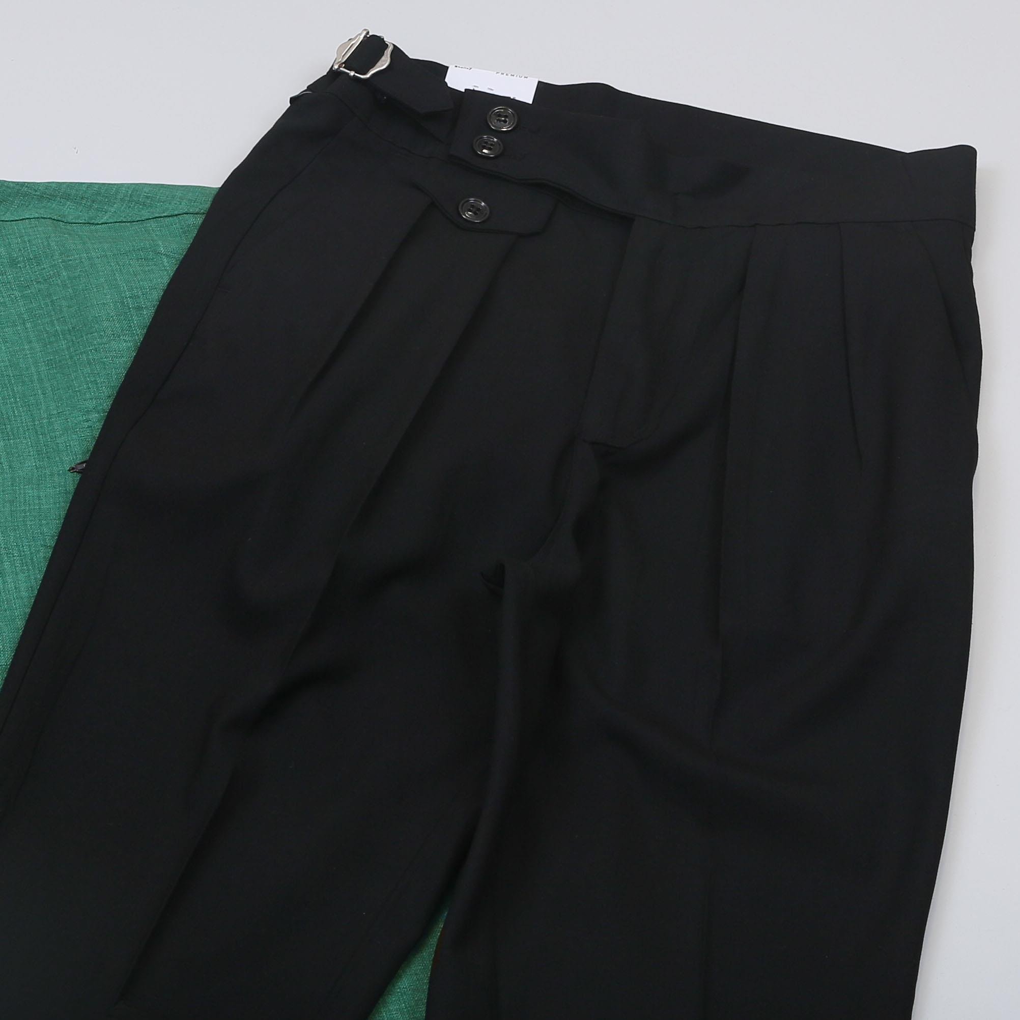 Yeşil Spor Gömlek Pileli Pantolon Ayakkabı Kombin