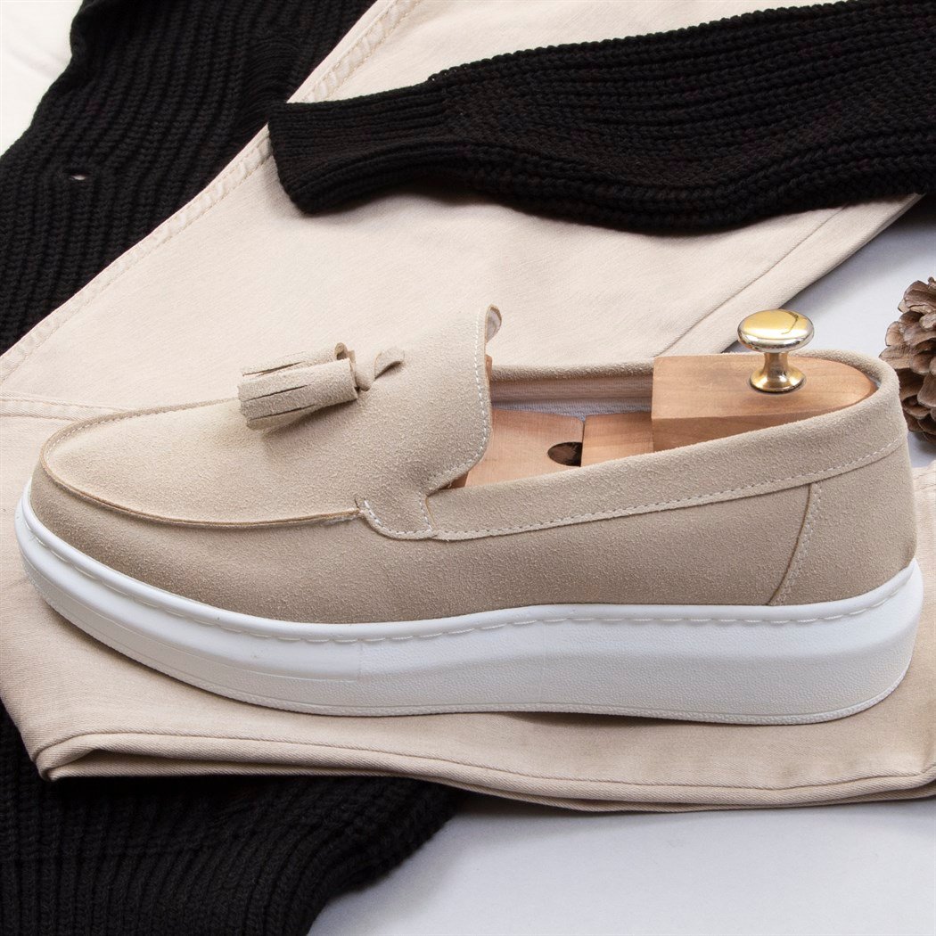 Yırtık Detaylı Siyah Hırka Tişört Pantolon Ayakkabı Kombin