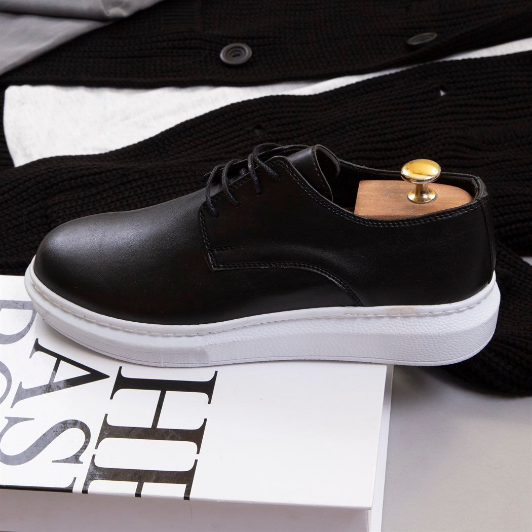 Yırtıklı Siyah Hırka Tişört Pantolon Ayakkabı Kombin