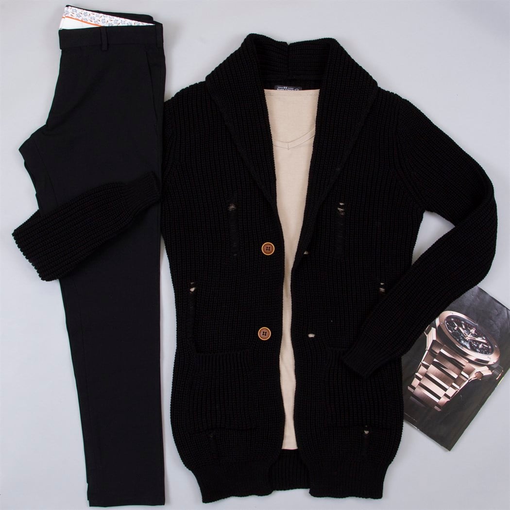 Yırtıklı Siyah Hırka Tişört Pantolon Kombin