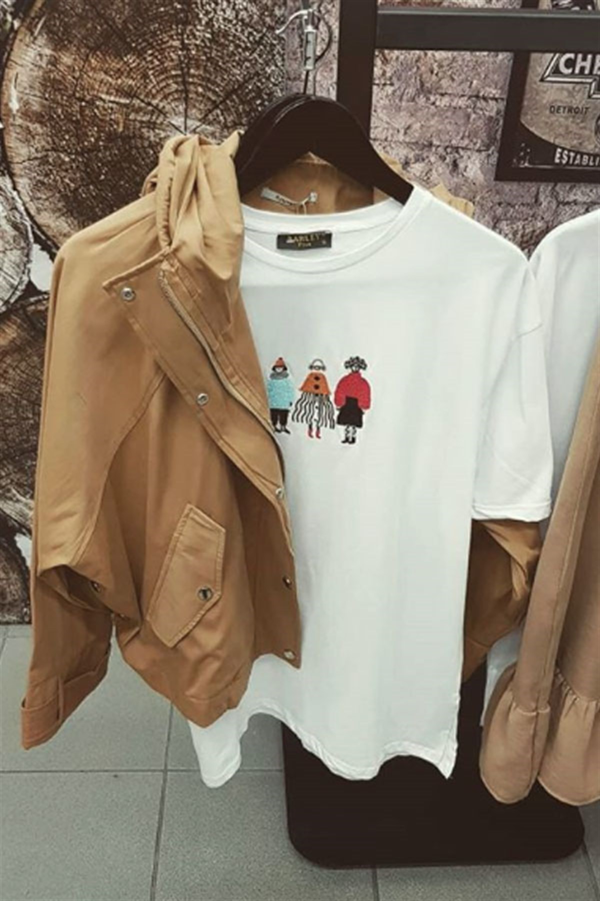 3 Kişi Nakışlı Yırtmaçlı Tunik Tshirt