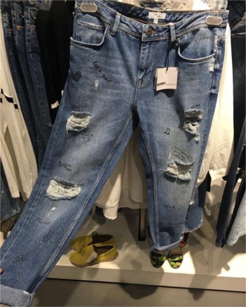 Yazı Baskılı Yırtıklı Boyfriend Jean