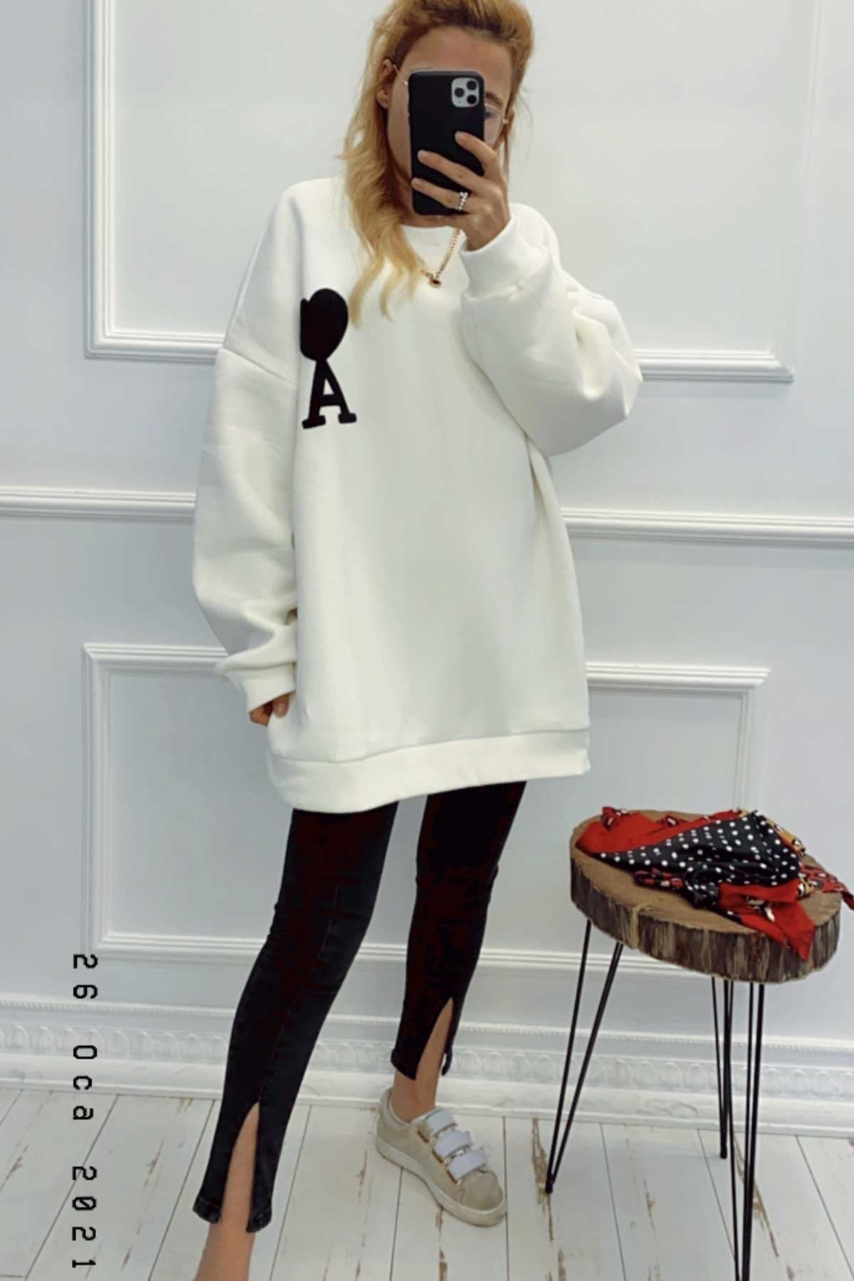 A Harf Detaylı Oversize Sweatshirt