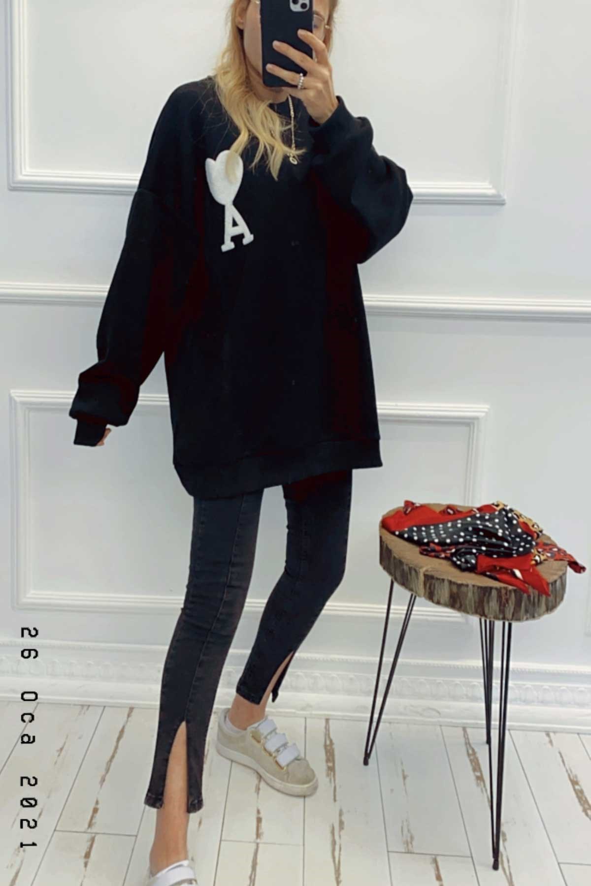 A Harf Detaylı Oversize Sweatshirt