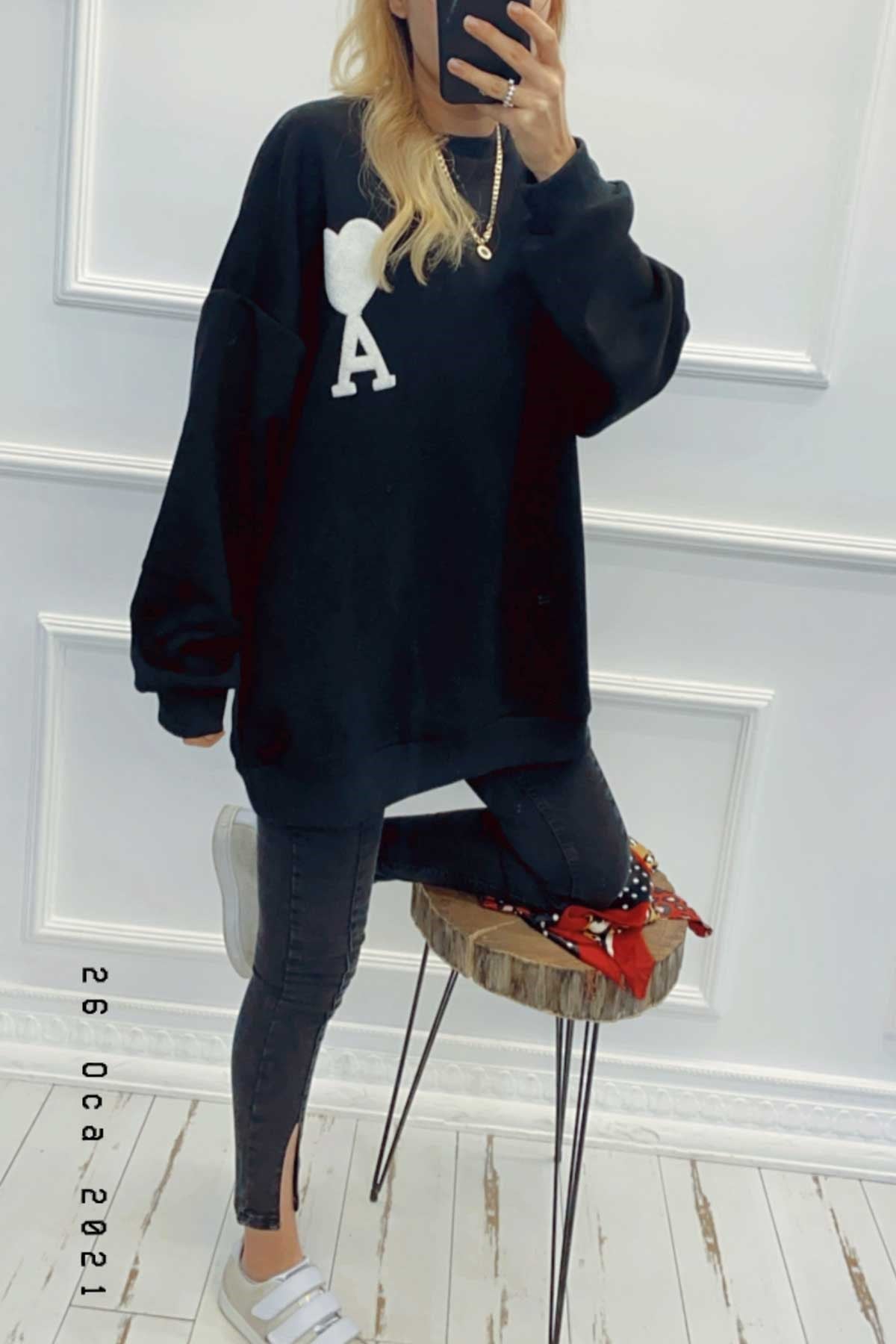 A Harf Detaylı Oversize Sweatshirt