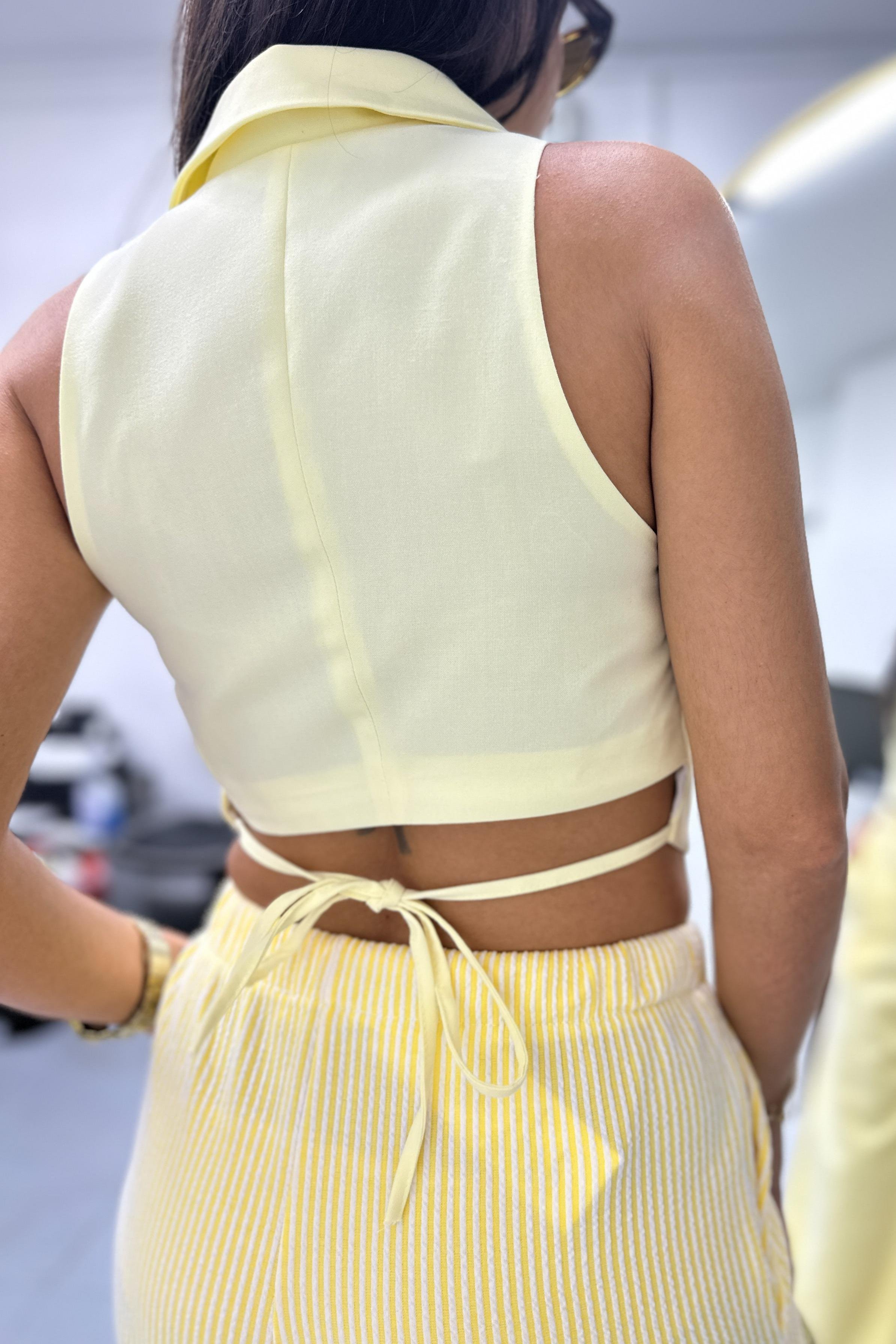 Arkası Bağlamalı Düğmeli Dokuma Sarı YelekYELEK