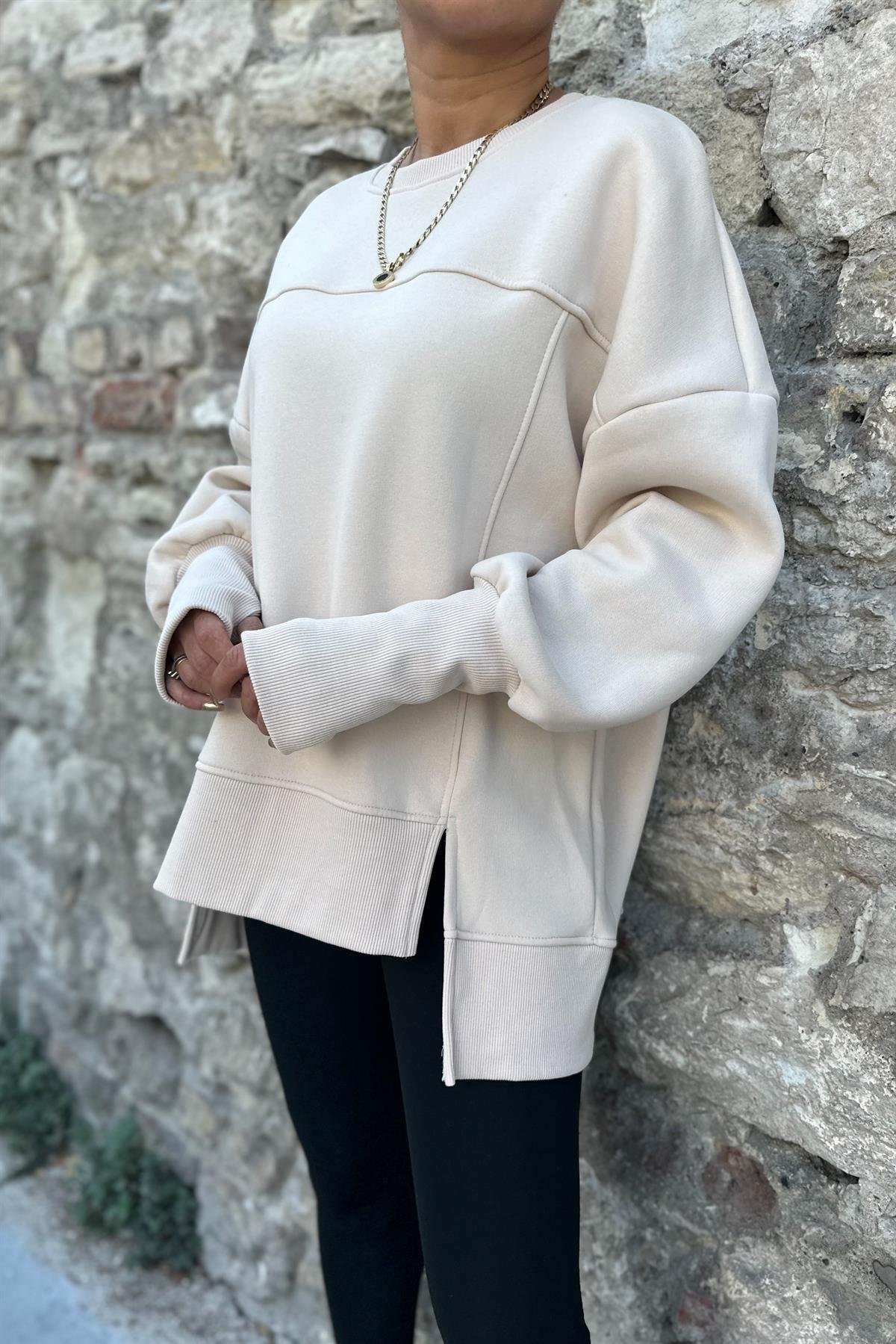 Asimetrik Bej Basic SweatshirtSWEATSHİRT